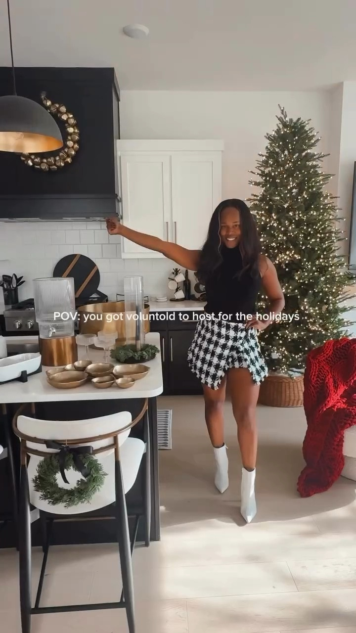 Voluntold to host the holiday party this year? Same 😅✨ I rounded up my must-have hosting essentials from oven to table bakeware to coupe glasses -  linked everything to take the guesswork out of setting up

 @crateandbarrel 

#HolidayDecor
#HolidayAesthetic
#HomeDecorInspo
#MinimalistHoliday
#HolidayTablescape
#HomeStyle
#hosting #holidayparty #thanksgiving #bakeware #serverware