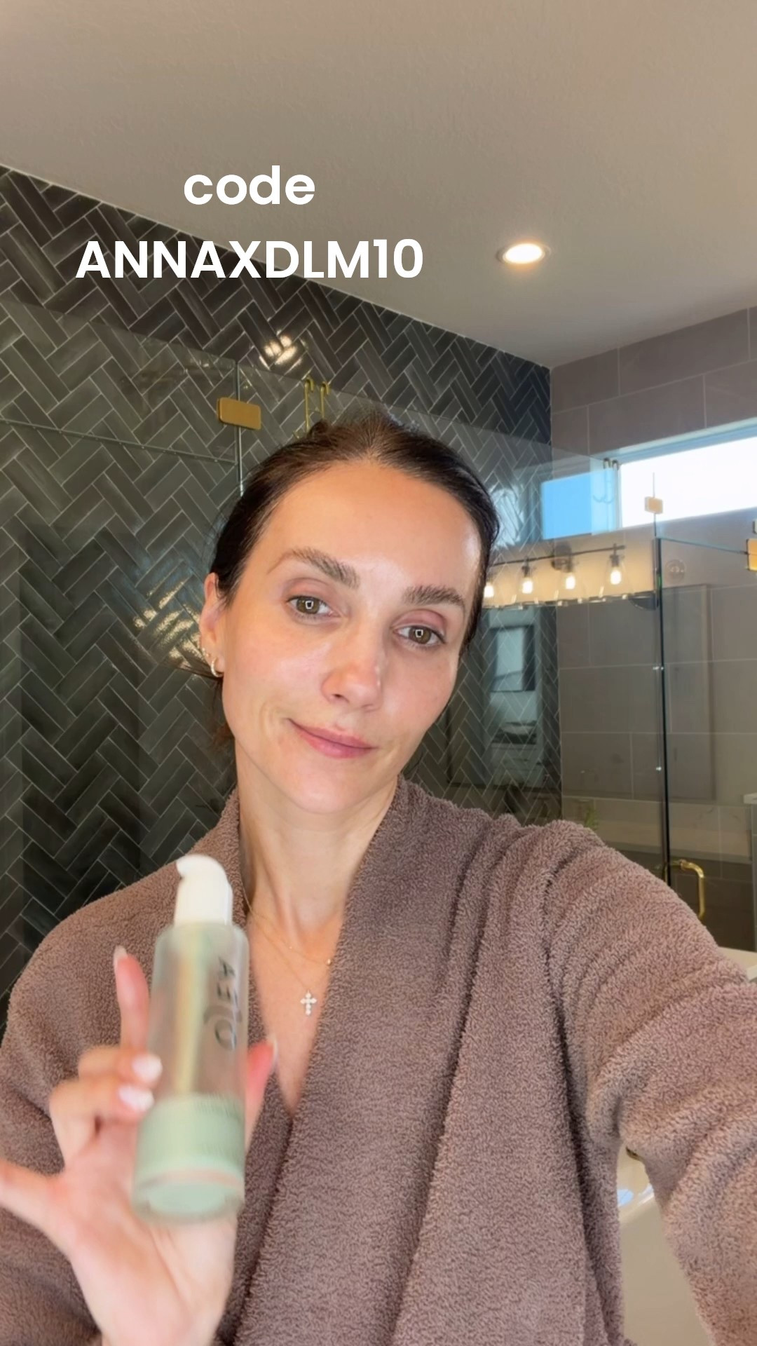 My OSEA bodycare faves, code ANNAXDLM10.

anti aging hacks, anti aging tips, beauty tips over 40, bodycare, body oil, body serum, annabrstyle

#LTKOver40 #LTKBeauty