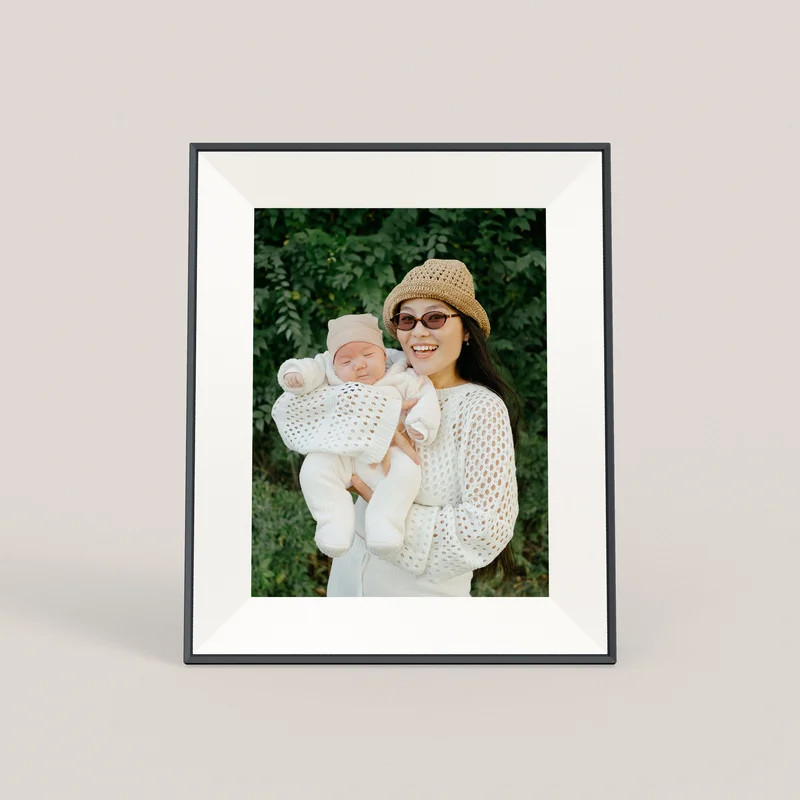 Aspen 12" | Aura's most versatile HD digital picture frame | Aura Frames
