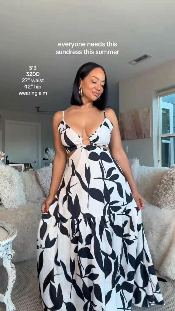 Dreamy summer maxi dress 🖤

vacation outfits beach

#LTKOver40 #LTKPetite #LTKTravel