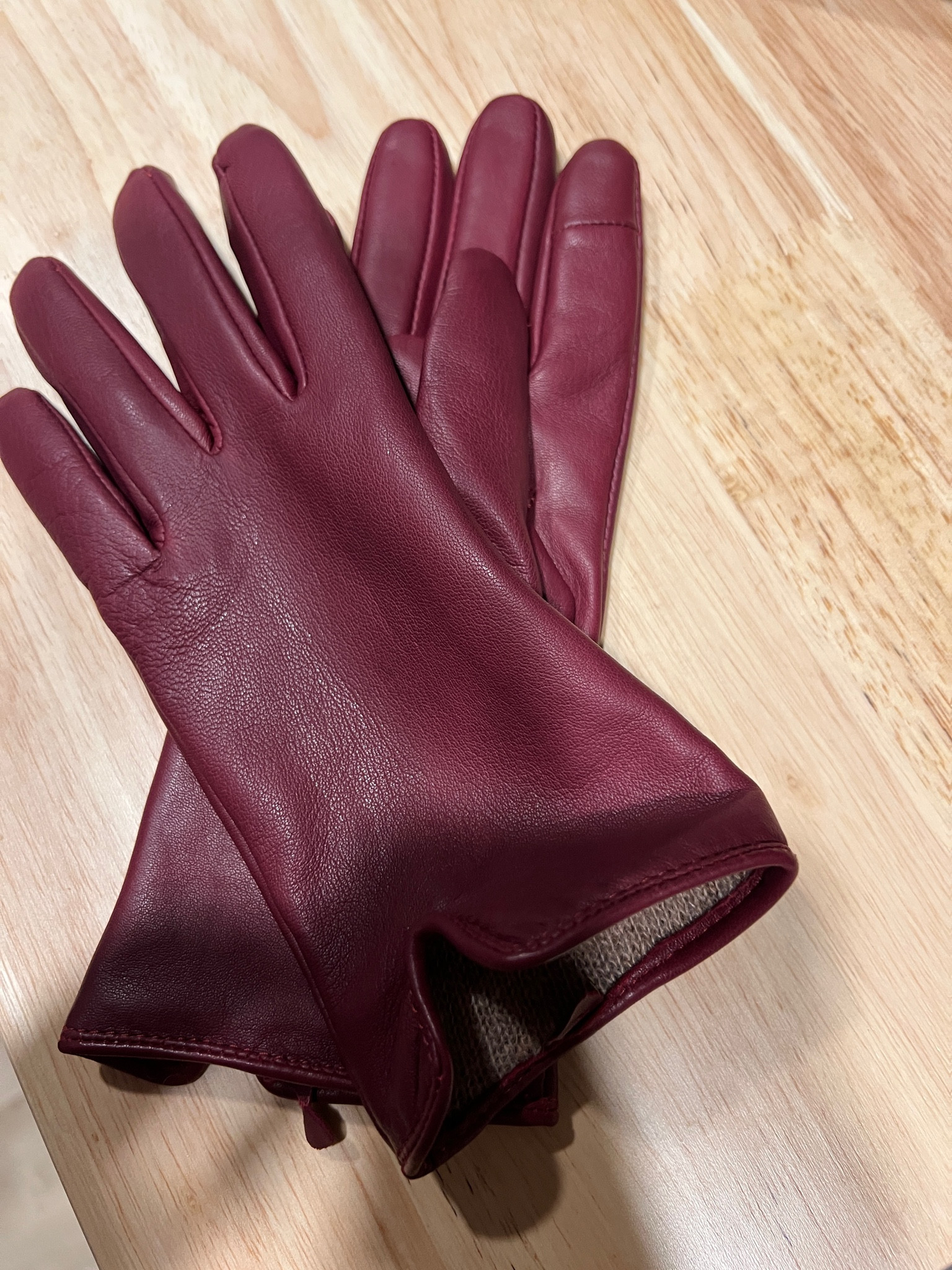 Gloves, leather gloves, cashmere lined gloves, tech gloves 

#LTKFindsUnder100 #LTKGiftGuide #LTKCyberWeek