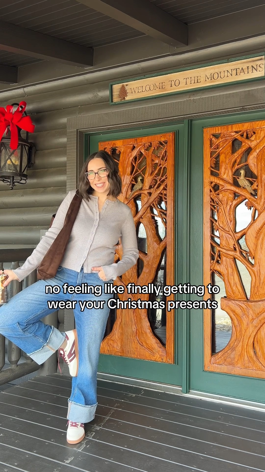 Comfy cute jeans outfit that is mom-approved! 🙌🏻🤎🩶

#LTKootd #LTKmomlife #LTKFindsUnder50