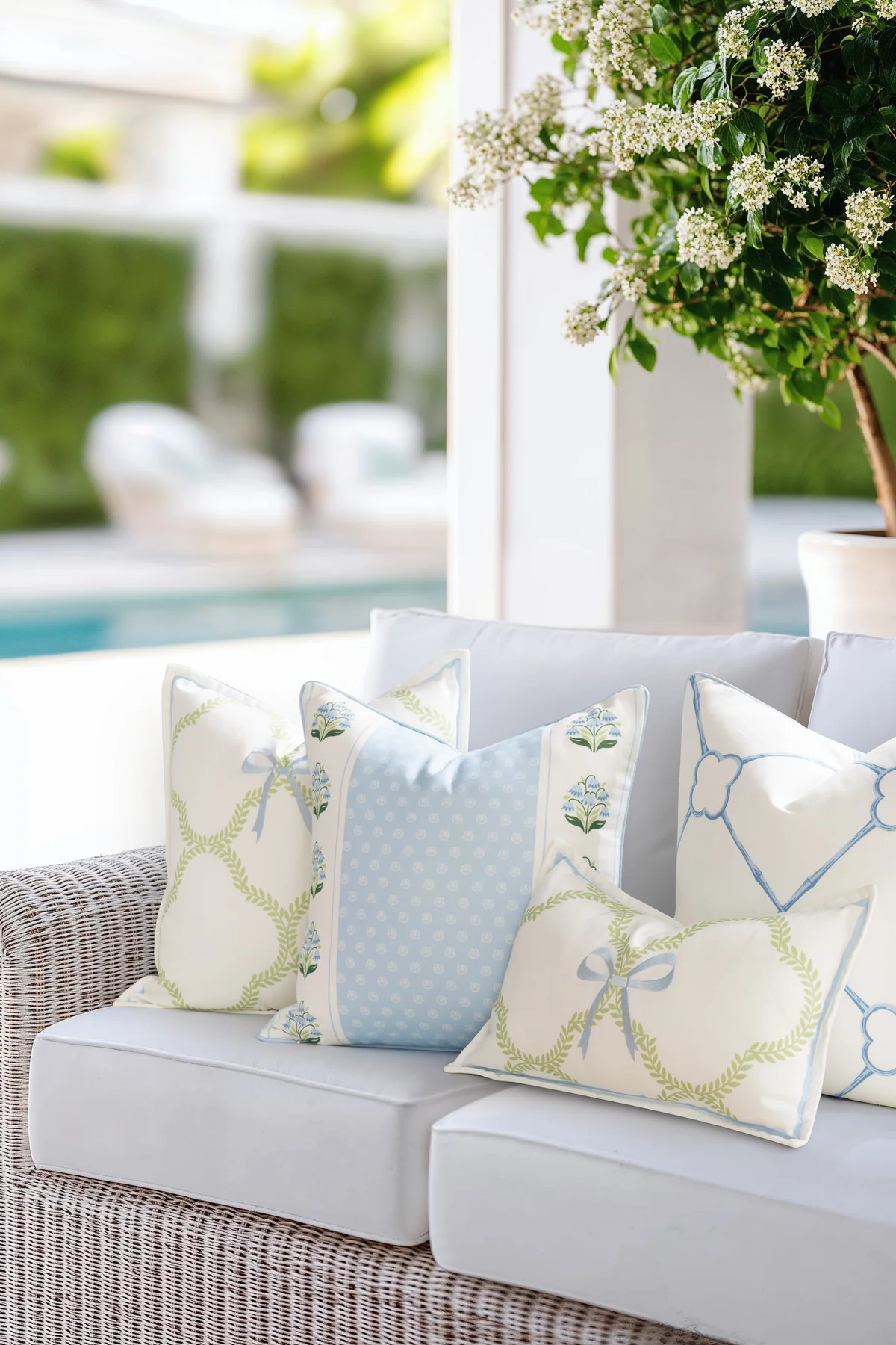 Wreathia, Indoor/Outdoor Grass Green Lumbar Pillow Cover, with Flanged Border, 12 | Hofdeco