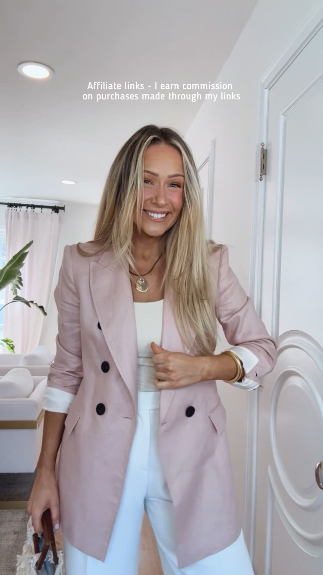 Affiliate links - I earn commission on purchases made through my links 

Zara outfit spring
Zara pink blazer
Zara white pants
Zara spring bag 