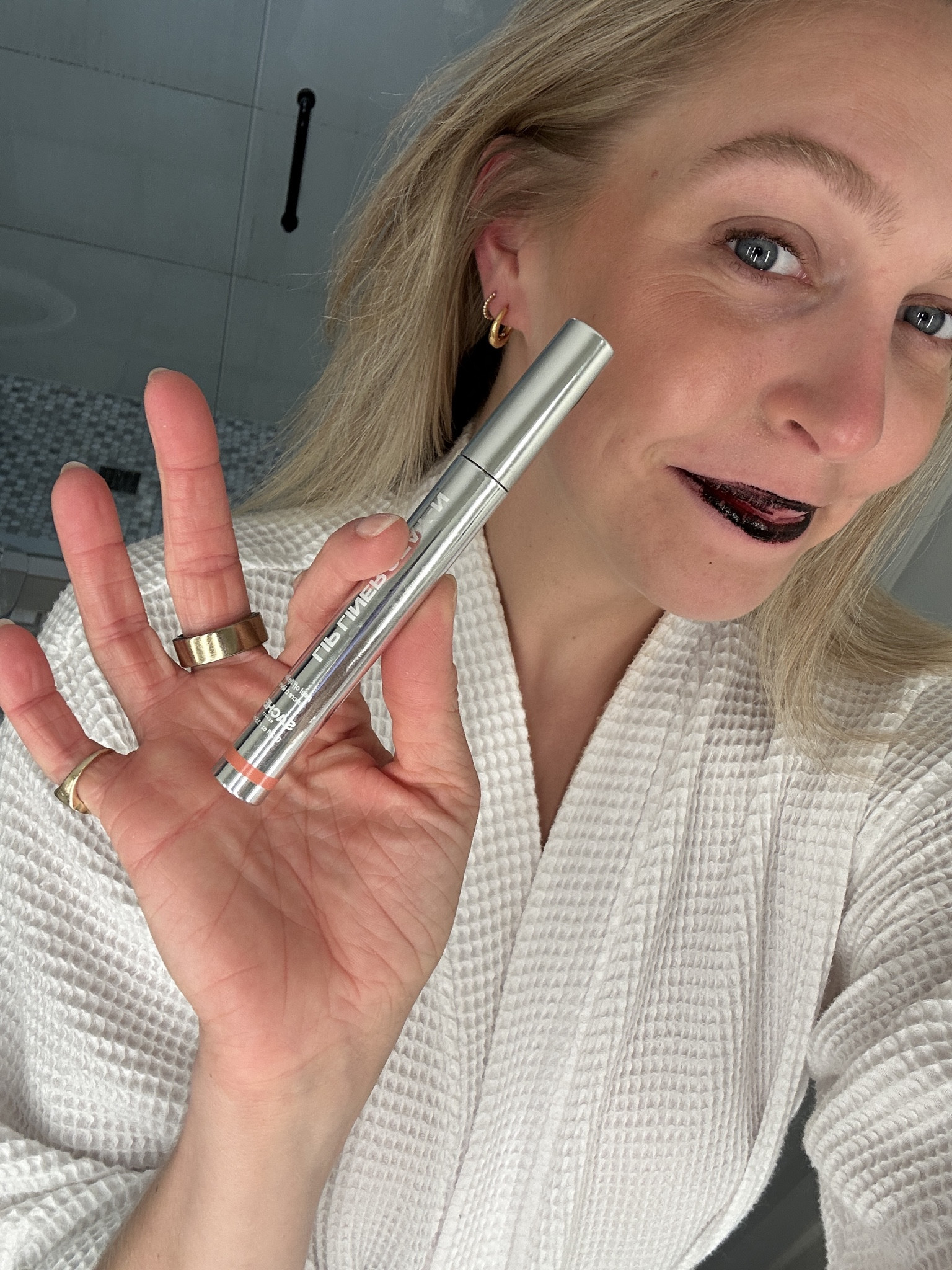 i do in fact love this lip liner stain! 

 