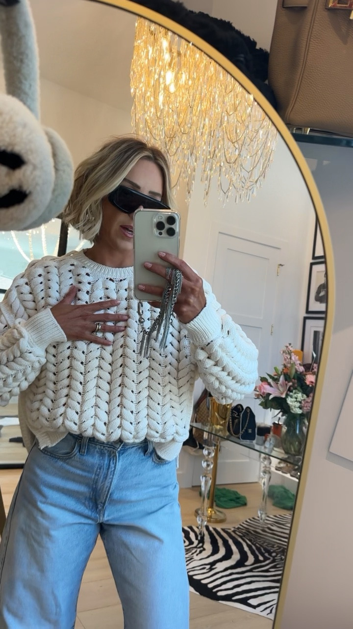 Must have look from target 🎯 wearing a medium in top and 28 in denim (also from target) 😍 #target 