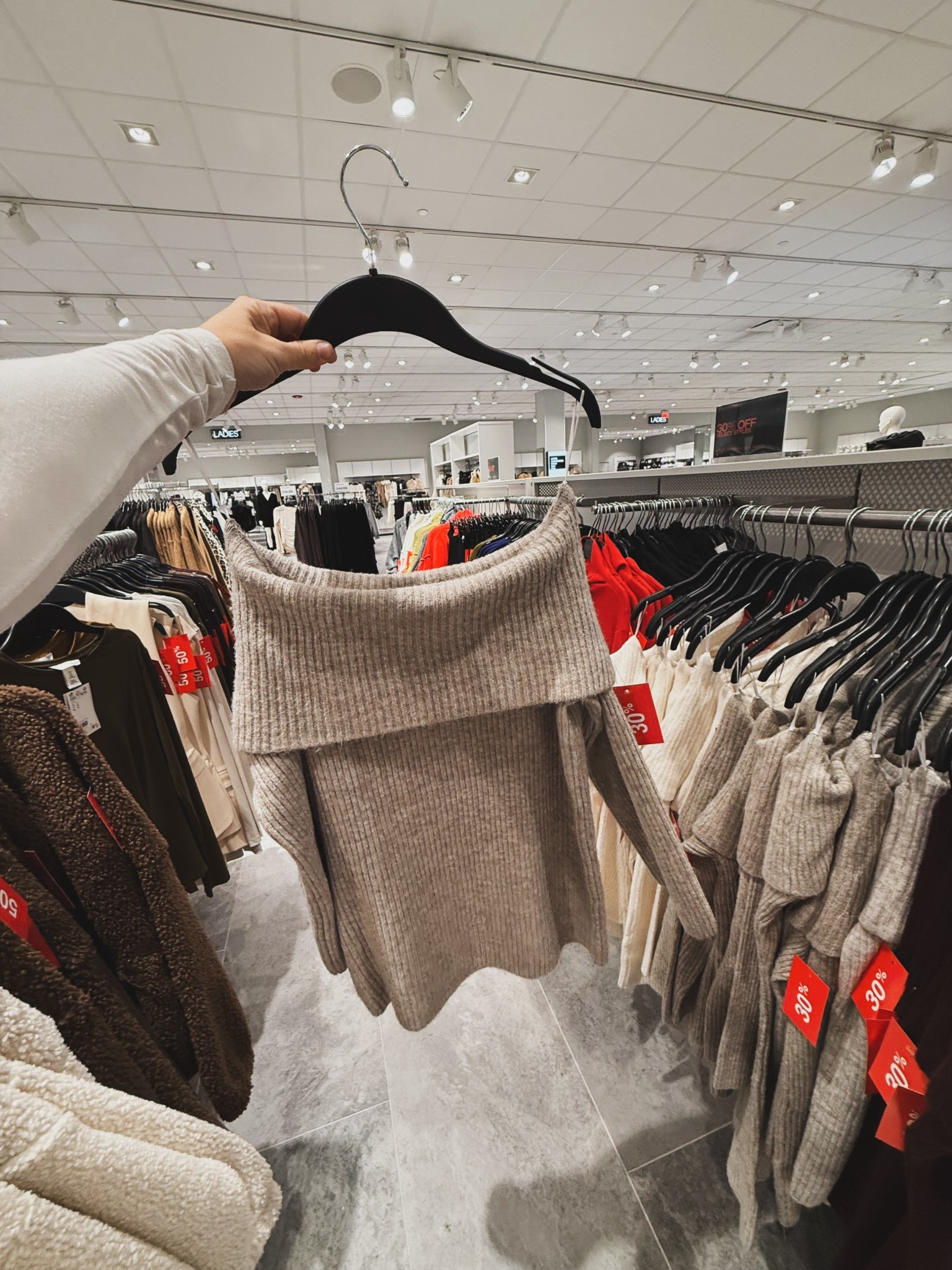 Holiday deals, H&M

#LTKFindsUnder50 #LTKCyberWeek #LTKHoliday