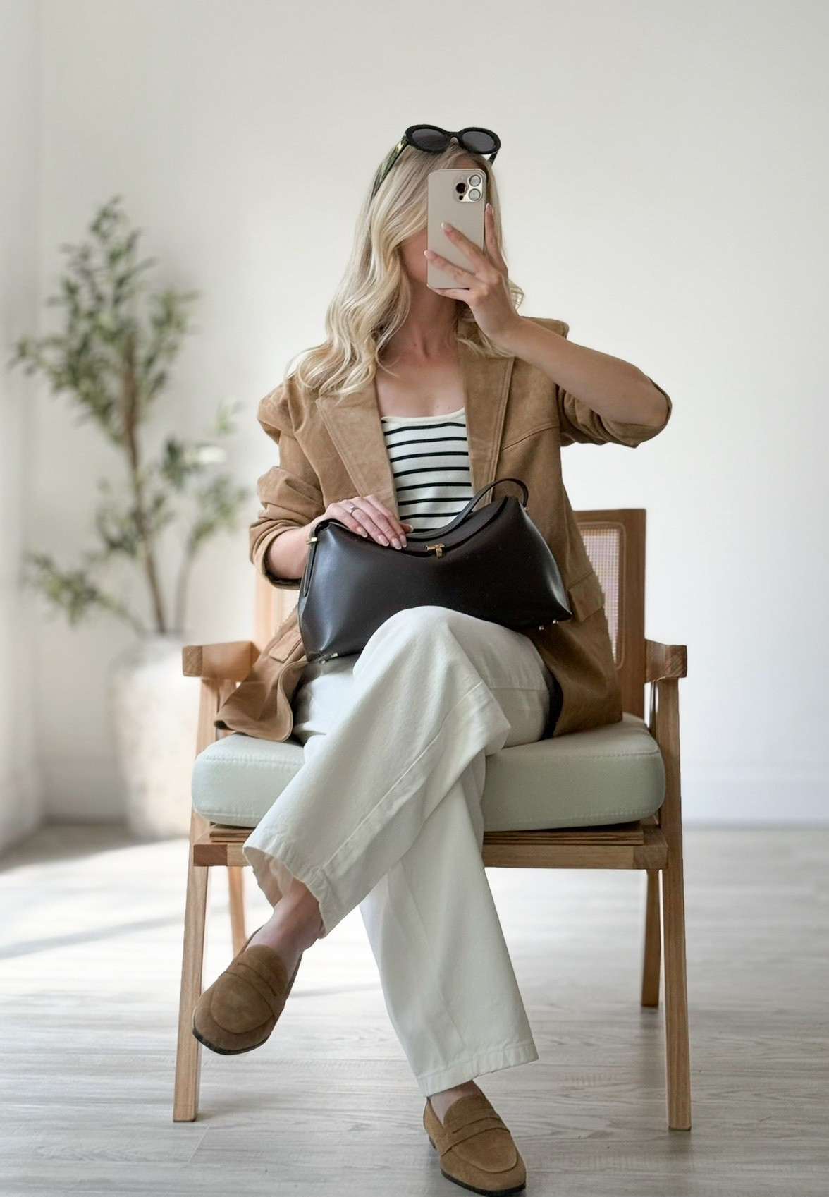 Spring summer outfit idea 🤎

Suede blazer, Zara outfit, white jeans, toteme bag, striped top

#LTKuk #LTKspring #LTKsummer
