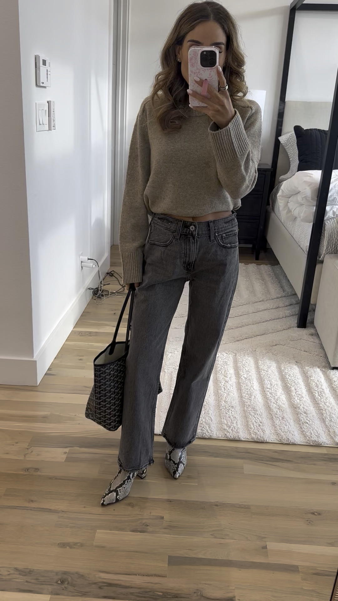 Cozy neutral sweater size xxs grey baggy jeans size 23 x short 

#LTKFindsUnder50 #LTKSeasonal #LTKFindsUnder100