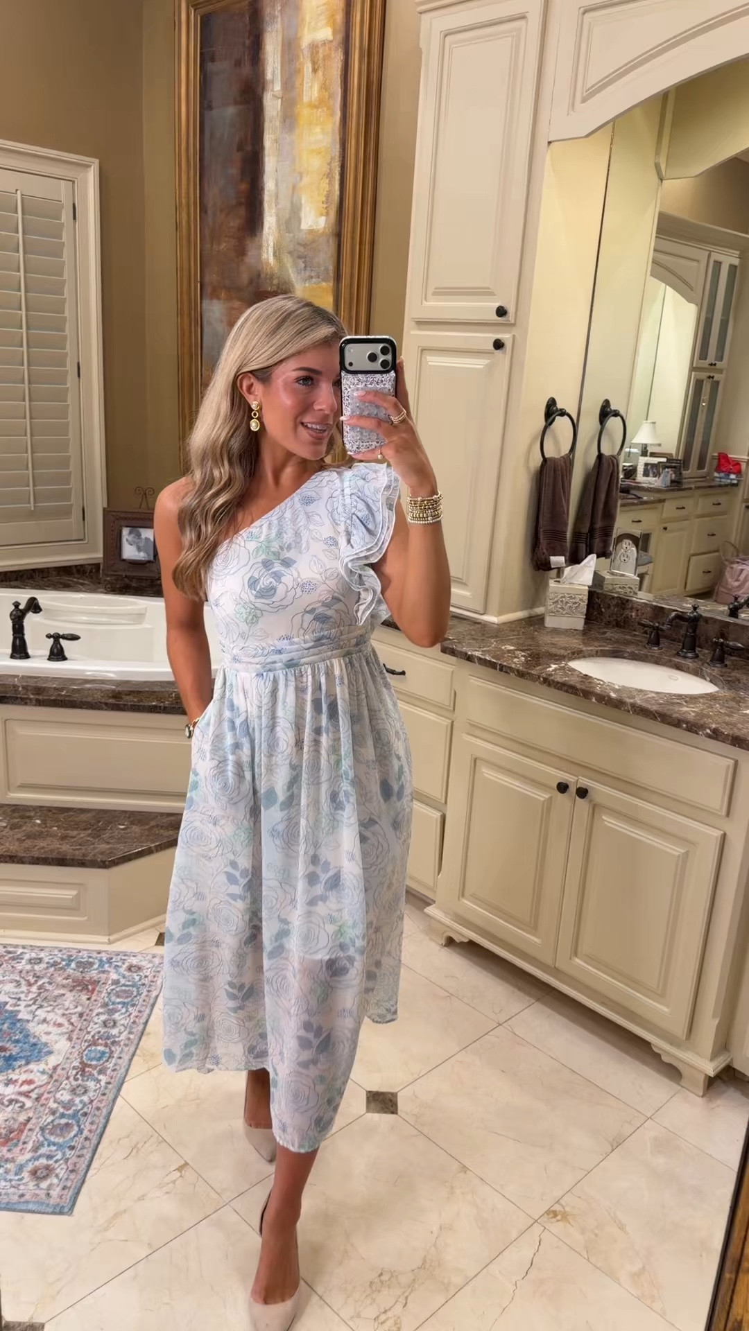 Even prettier in person! It's also lined so you don't have to worry about it being see through!😍 wearing size S and I'm 5'9!
#weddingguestdress #affordablefashion #boujeeonabudget #classyfashion #vacationdress

#LTKWedding #LTKU #LTKSeasonal