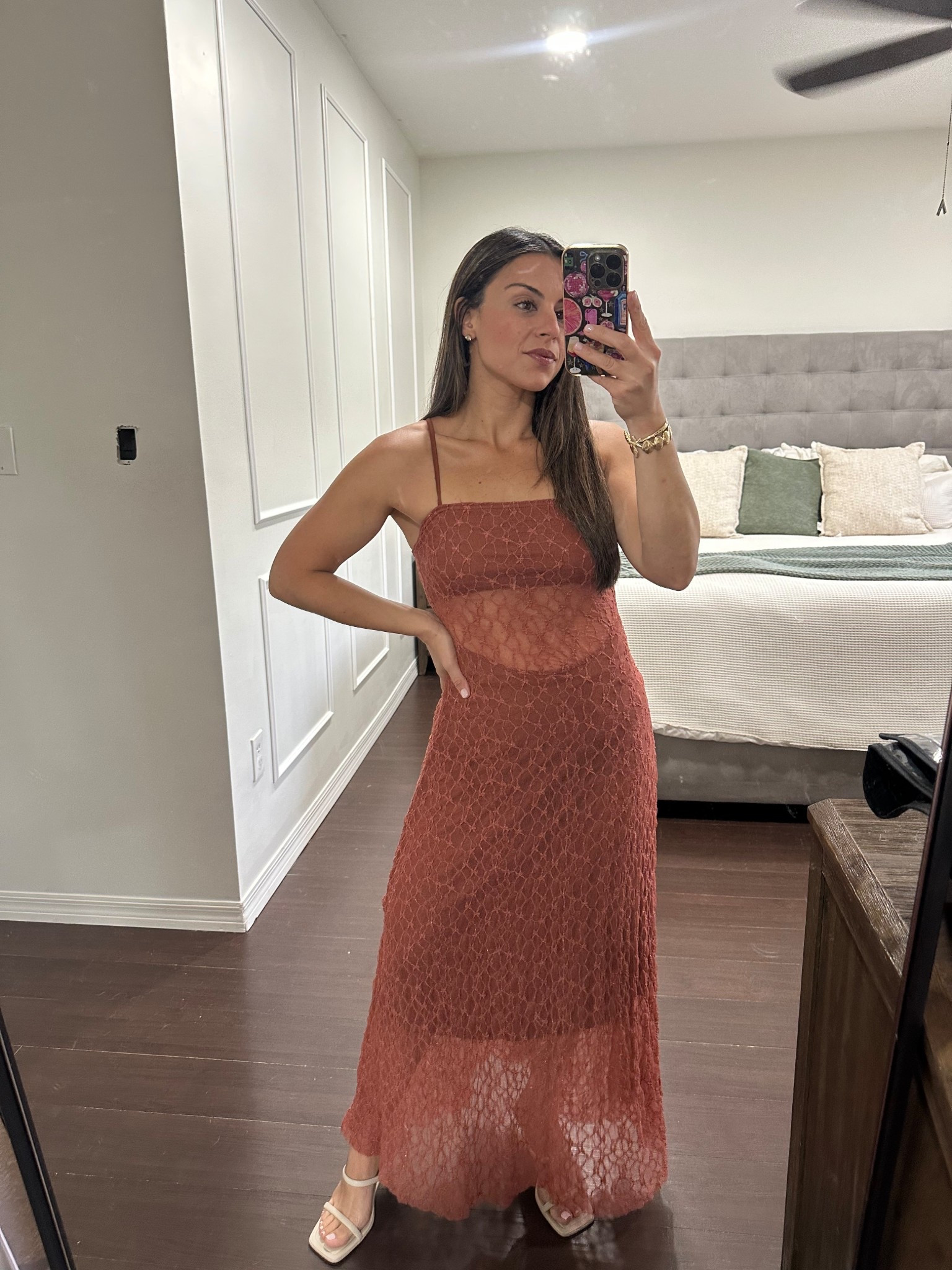 Flowy dress 
Long dress 
Date night outfit
Date night dress