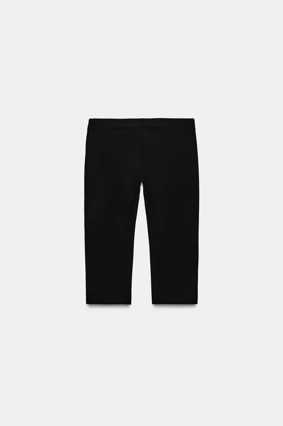 Model height: 178 cmCapri trousers made of stretch fabric. Mid-waist. Side zip fastening. | Zara UK