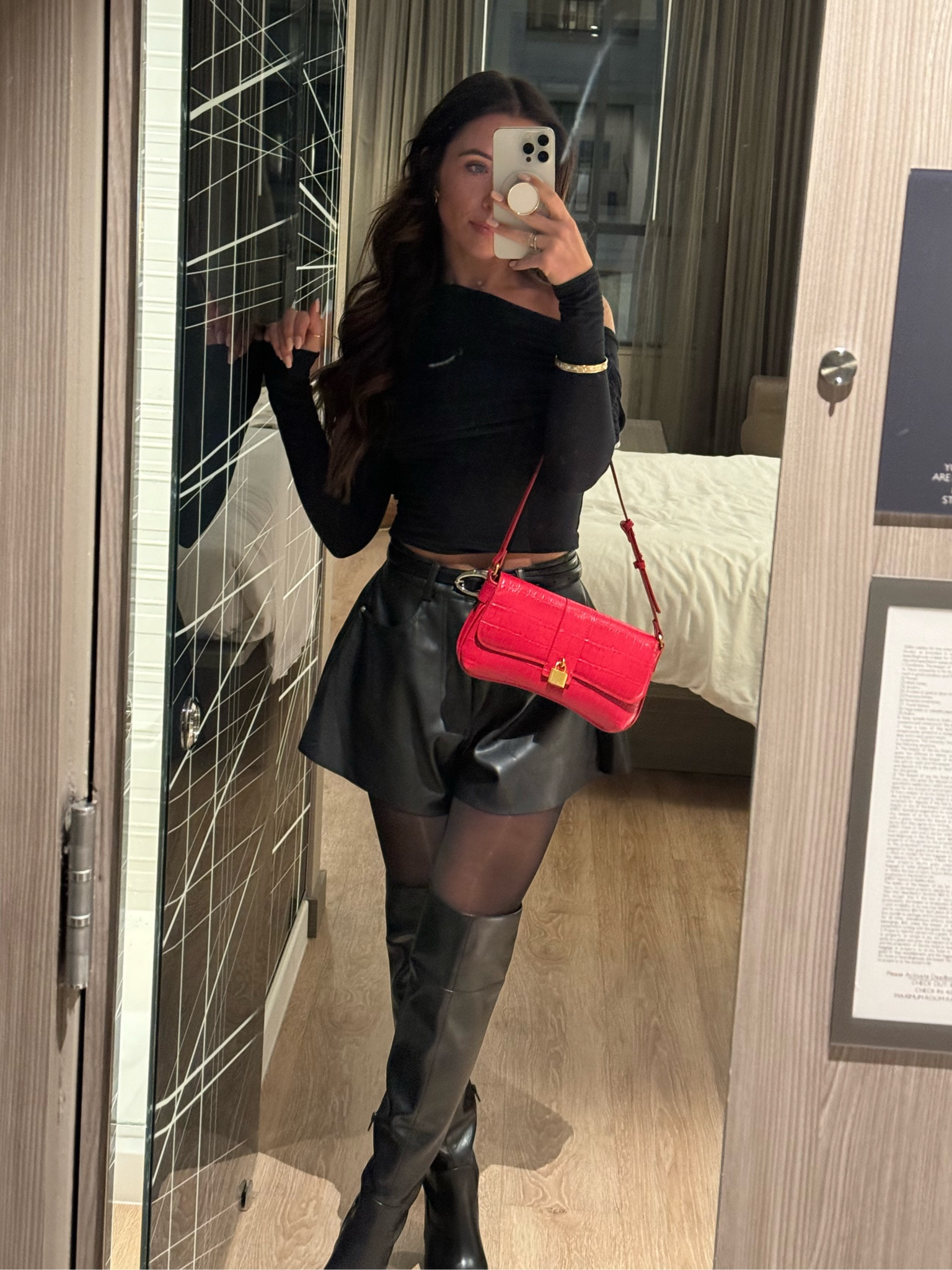 valentines date night outfit ♥️ love a red purse to add a pop to an all black outfitt