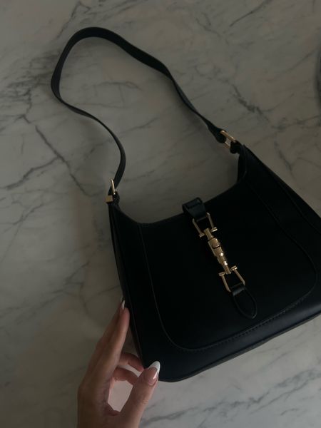 If you love the Gucci Jackie but not the price tag, this is a great alternative 🖤🫶🏼 

Black purse | black handbag | Gucci Jackie | Gucci Similar 