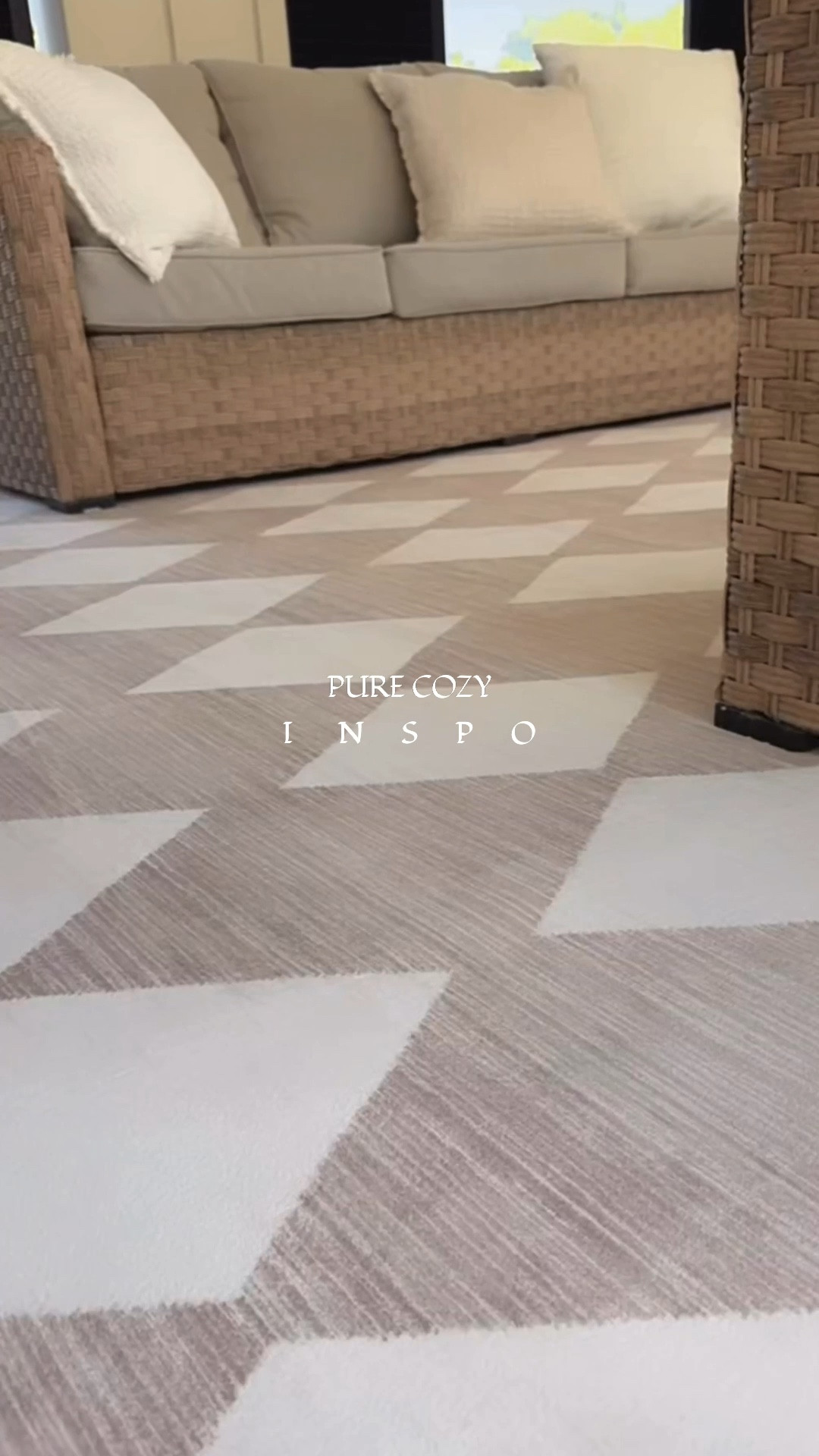 A Gorgeous area rug will elevate any space 🤌🏼 #amazon #rug #purecozy #arearug #amazonfind #Walmart #outdoorfurniture 
