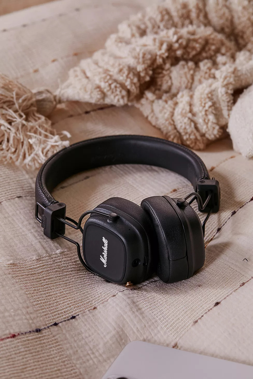 Auriculares Marshall Black Major IV | Urban Outfitters (US and RoW)