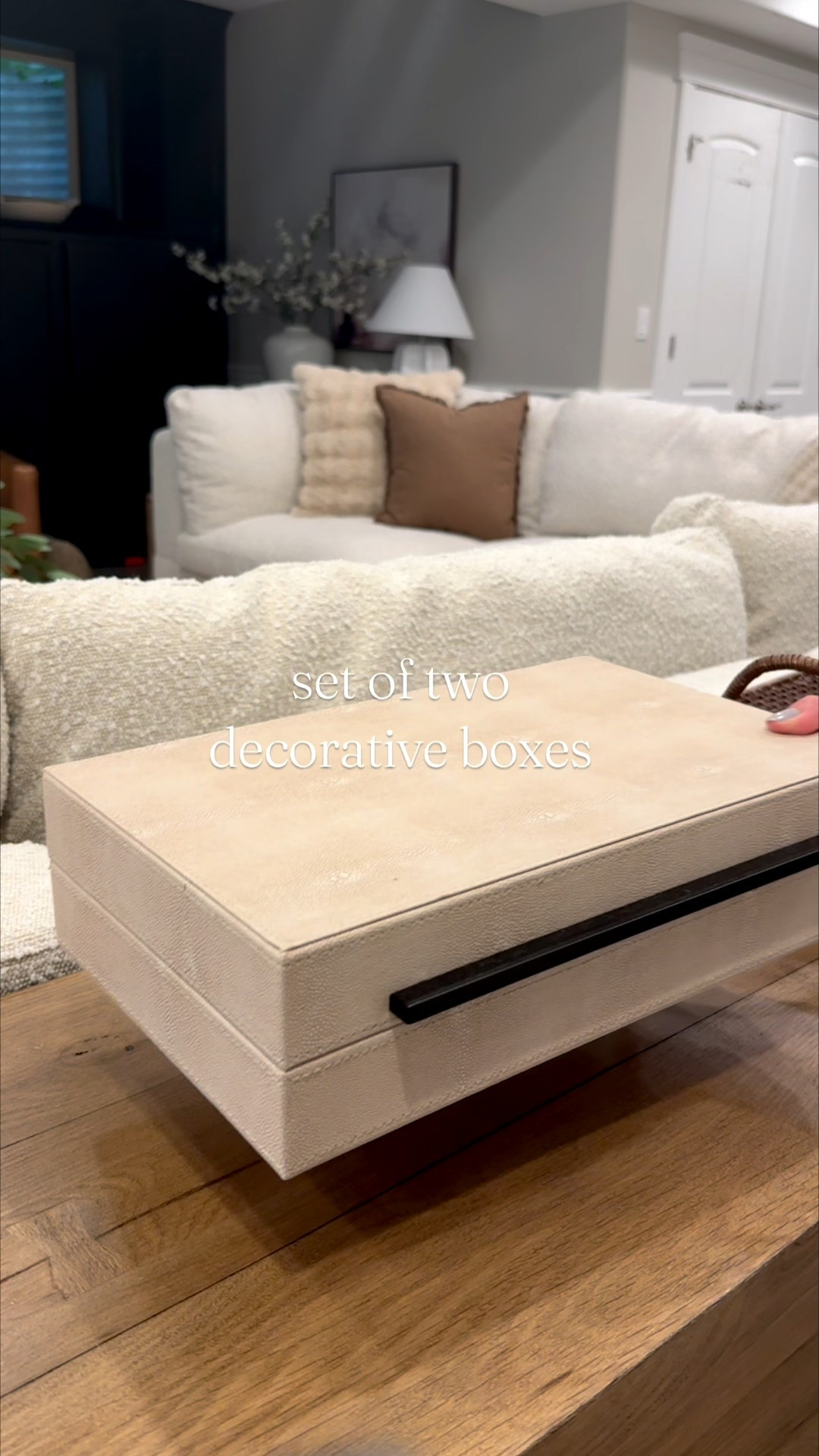 Amazon home decor that looks designer! 

@amazon #founditonamazon #amazon #amazonhome #homedecor 

#LTKSaleAlert #LTKFindsUnder100 #LTKHome