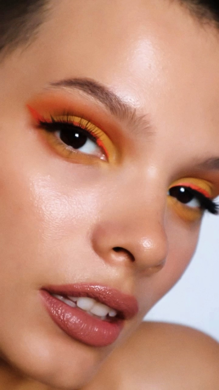 sombra amarelo e laranja + cabeça raspada

#LTKbeauty #LTKbrasil #LTKVideo