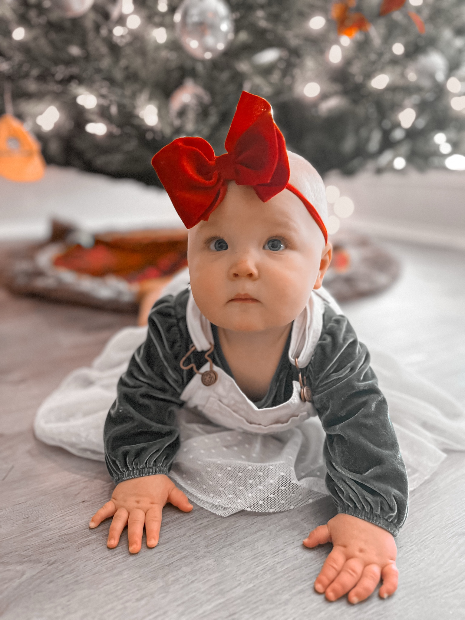 Family Christmas photos outfit for baby girl 🎄 Get your outfits early for your  family Christmas cards! - Baby girl holiday outfit idea ♥️ #familychristmascard #christmascard #familyphotos #holidayoutfit #babygirloutfit #christmasoutfit 

#LTKBaby #LTKSeasonal #LTKHoliday