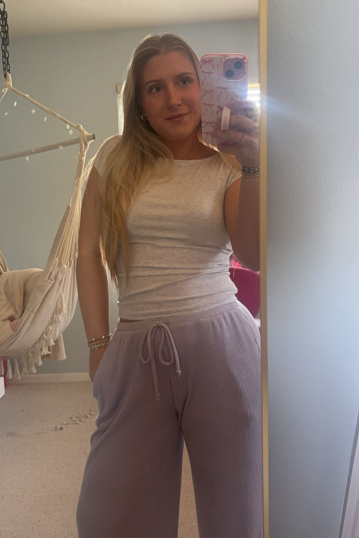 I’ve never been more obsessed with a pair of pants! Hollister did soo good with them, so comfy and cozy! Short girl friendly as well  

#LTKStyleTip #LTKSaleAlert #LTKFindsUnder50