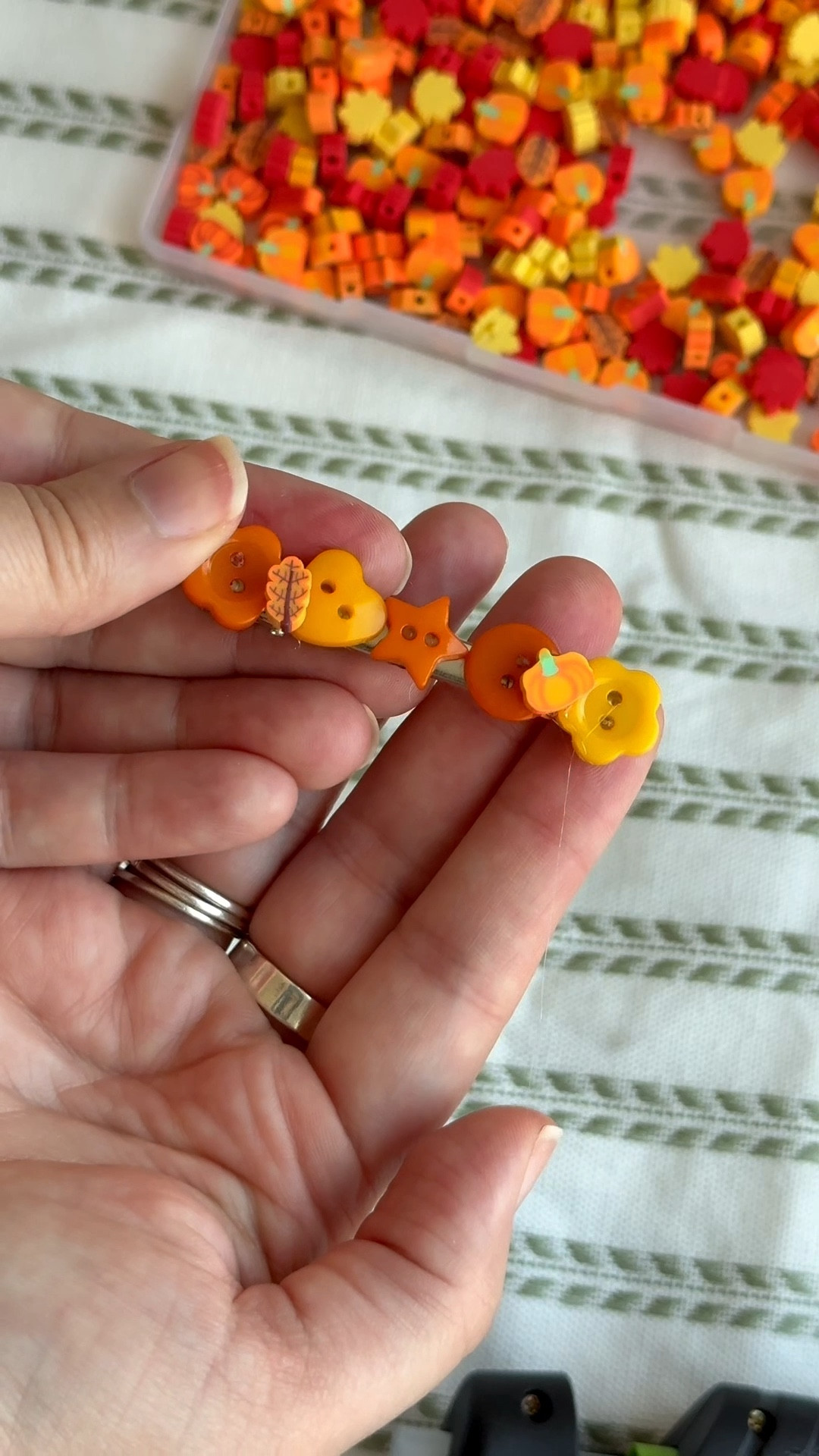 buttons hair clips 