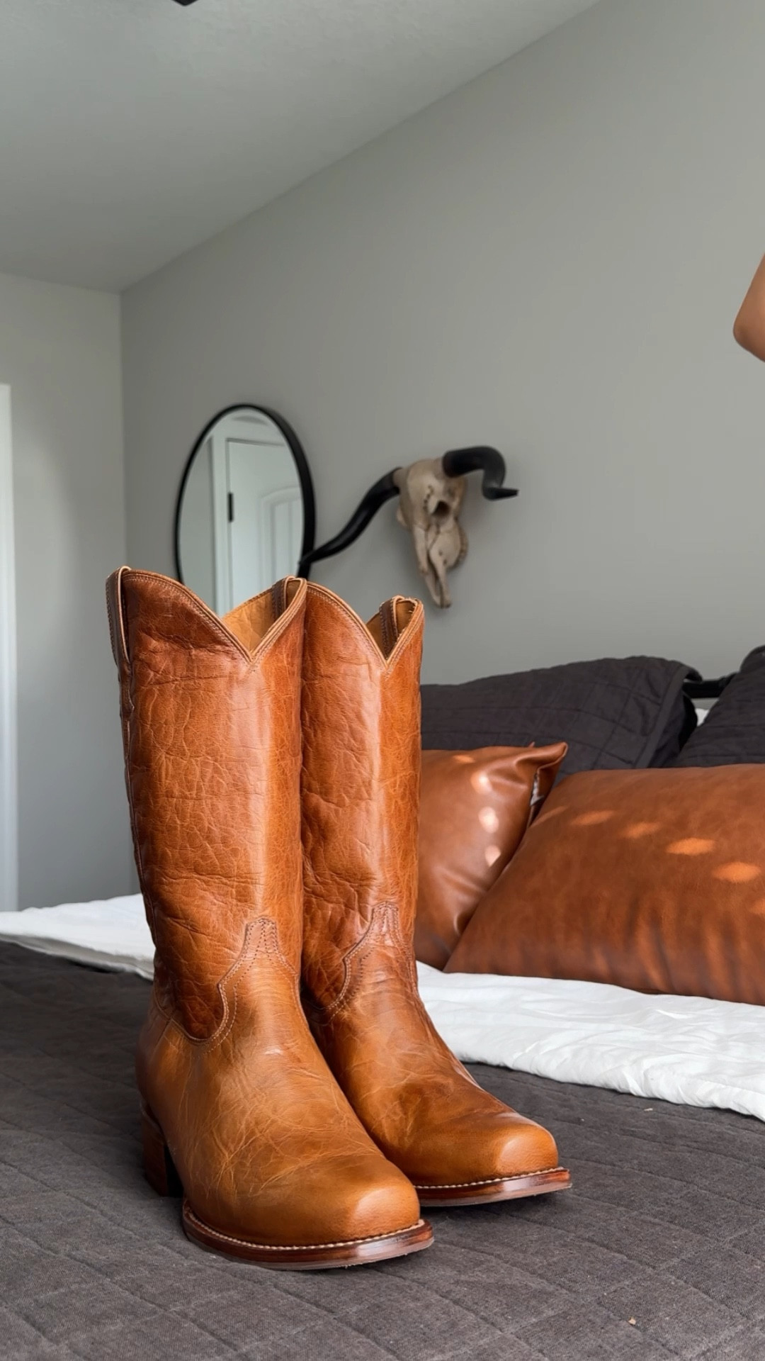 square toe cowboy boots! i got my true size — perfect gift for your mama 🍂🫎🪵

#LTKShoeCrush #LTKHoliday #LTKGiftGuide