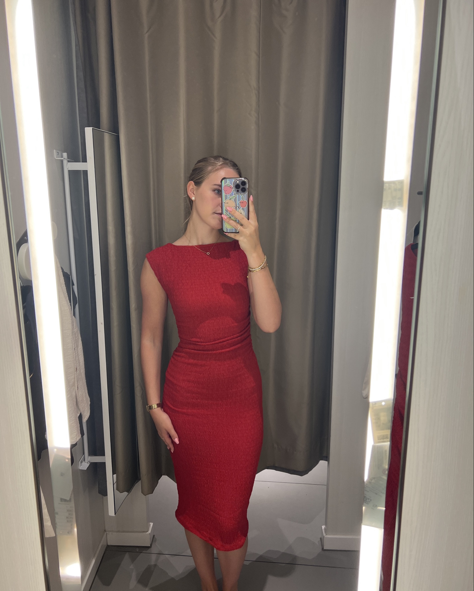 My recent haul from H&M - this reds dress will be stunning for any occasion and the pink layered midi maxi dress is something I couldn’t say no to! 

Halterneck top / tshirt / top / midi dress / maxi dress / red / pink / neutral / summer fashion / holiday dresses / shorts 

#LTKdresses #LTKsummer #LTKuk