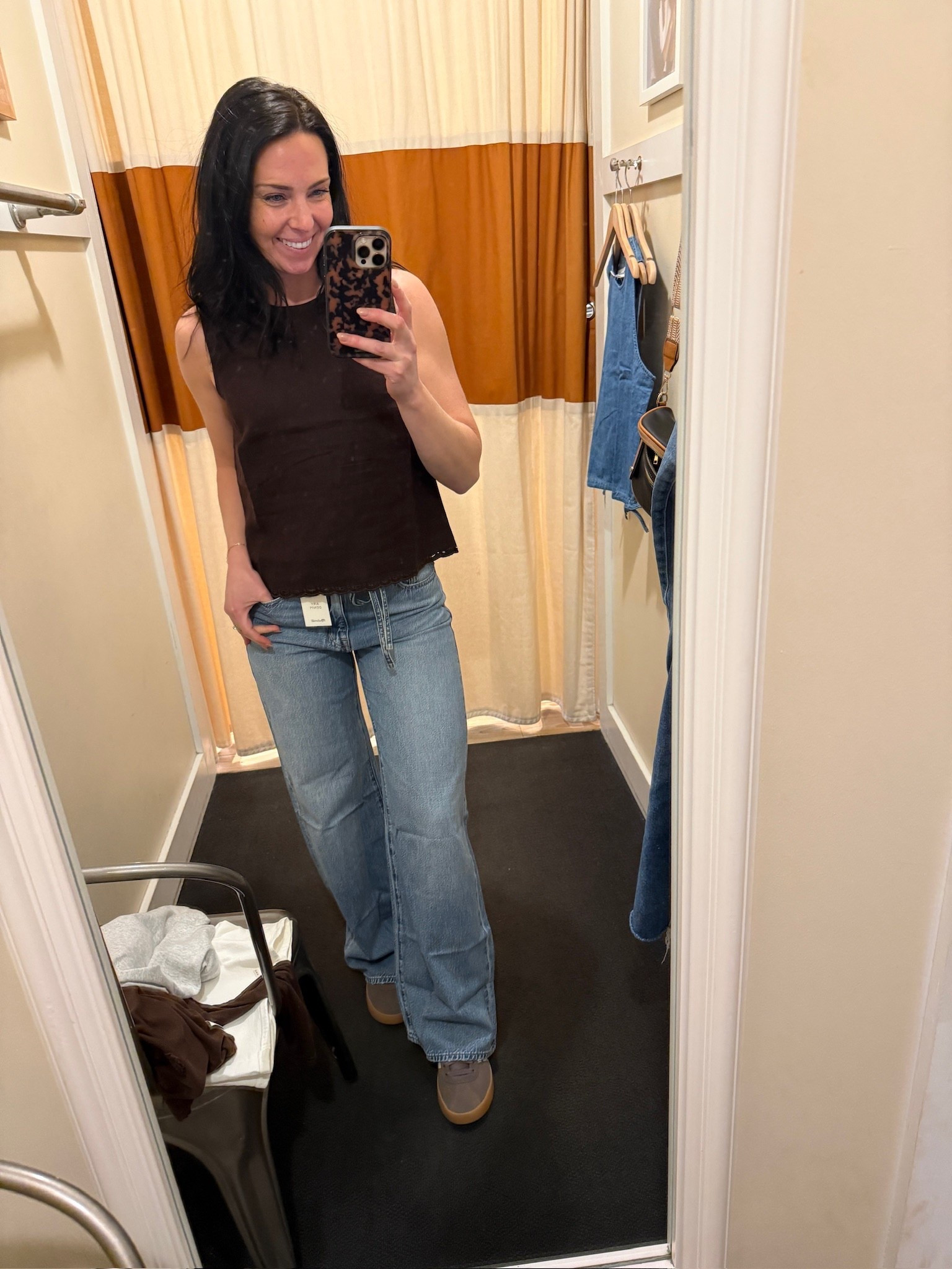 If you’re looking for a linen top - this one is great! 

#LTKootd #LTKSeasonal