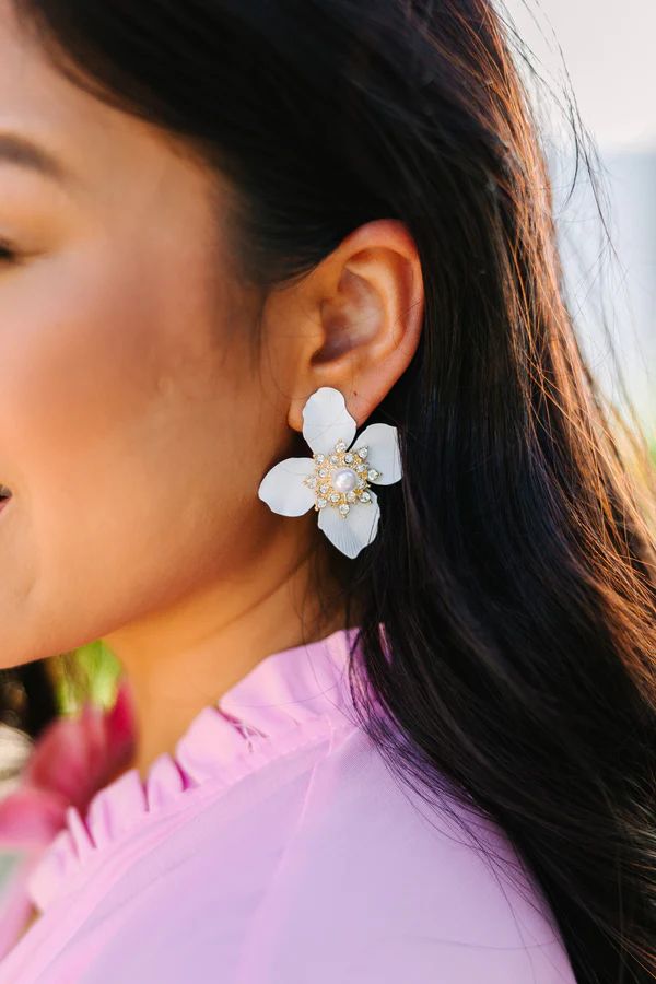 Do Your Part Ivory White Flower Earrings | The Mint Julep Boutique