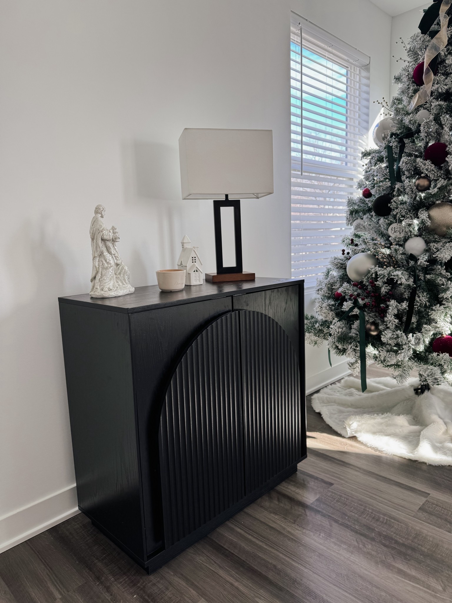 New hutch from Amazon!!

Obsessed w/ how high end it looks and still being super affordable 🖤

#LTKHome #LTKHoliday #LTKGiftGuide