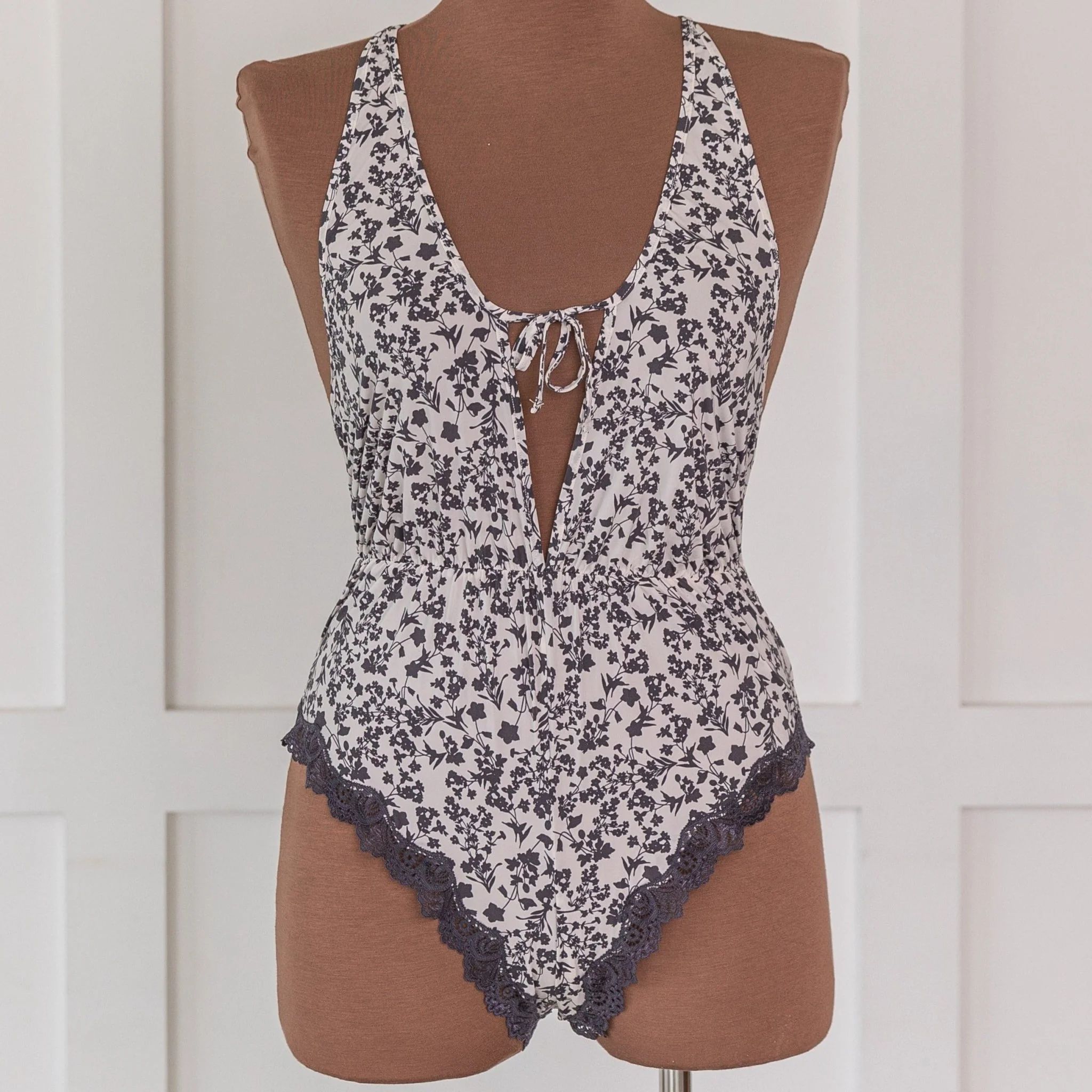 Floral Lacy Trimmed Romper | Mentionables