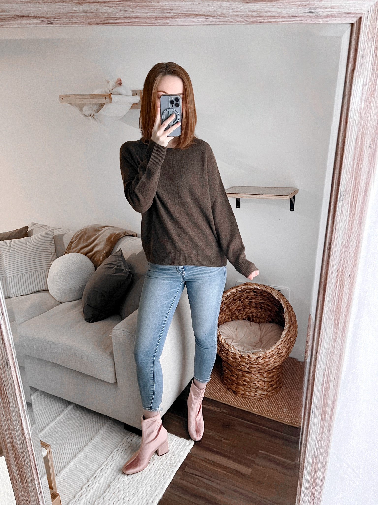 Cozy cashmere and pink velvet party boots 🤎

#LTKbeauty #LTKparties #LTKshoecrush