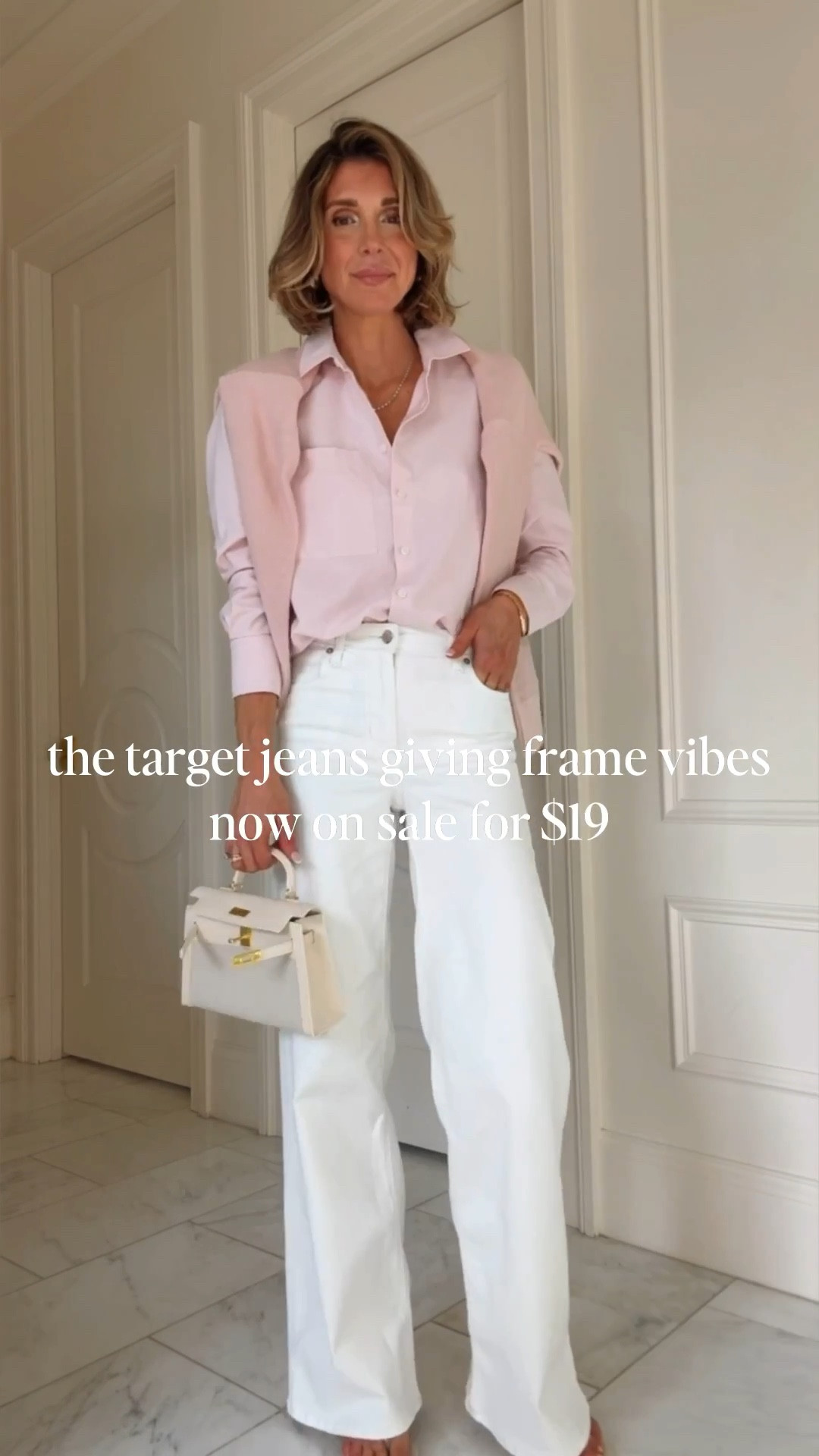 So impressed with these @Target  jeans! They look just like frame - on sale for $19. 

Stretchy. High Rise. Fit true to size.
I’m 5’7 and wearing a size small.

#LTKootd