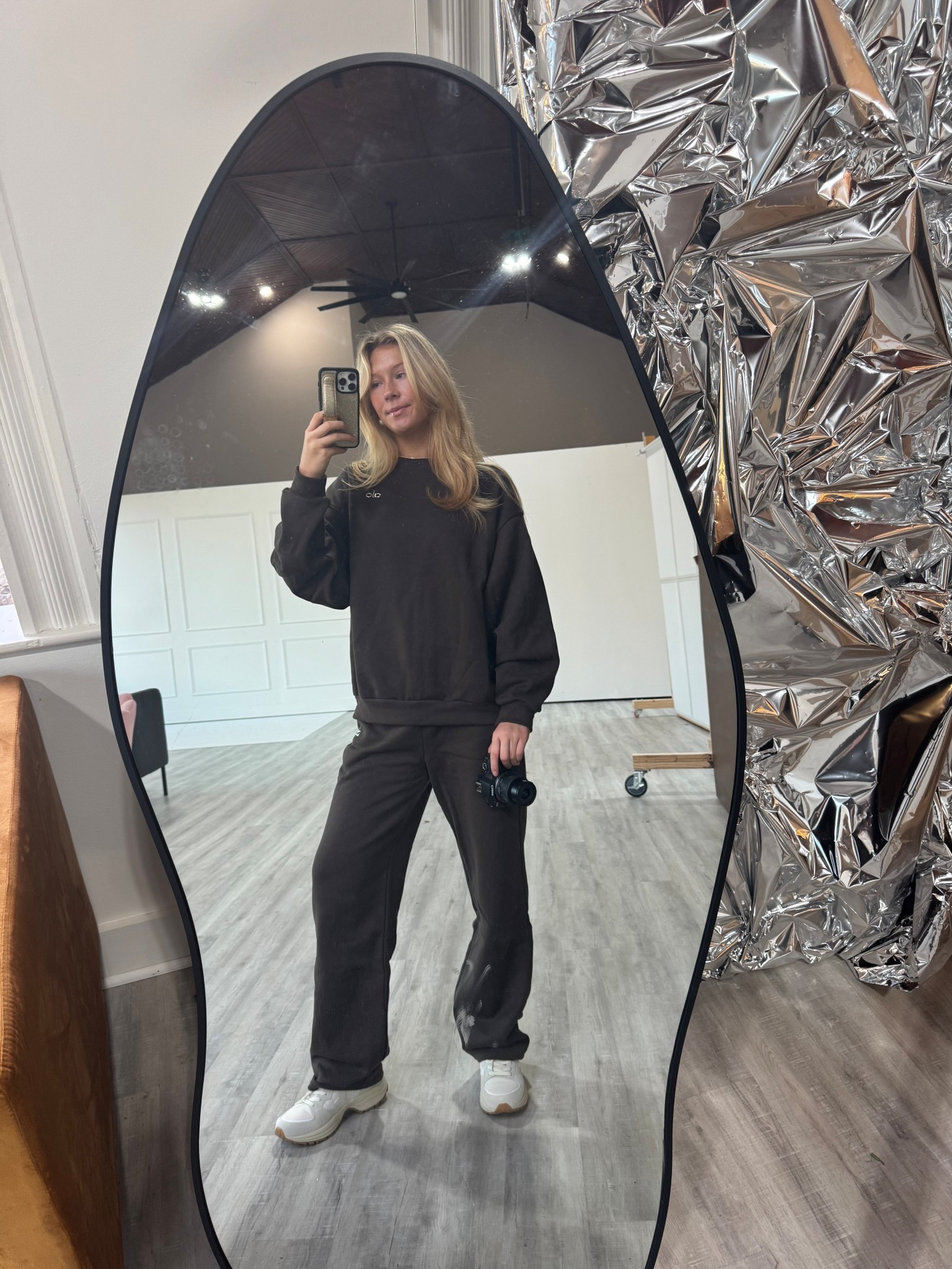 Go shop this Alo set!!!! Crewneck is out of stock but get the hoodie while it's in stock 🤎🤎

#LTKActive #LTKootd