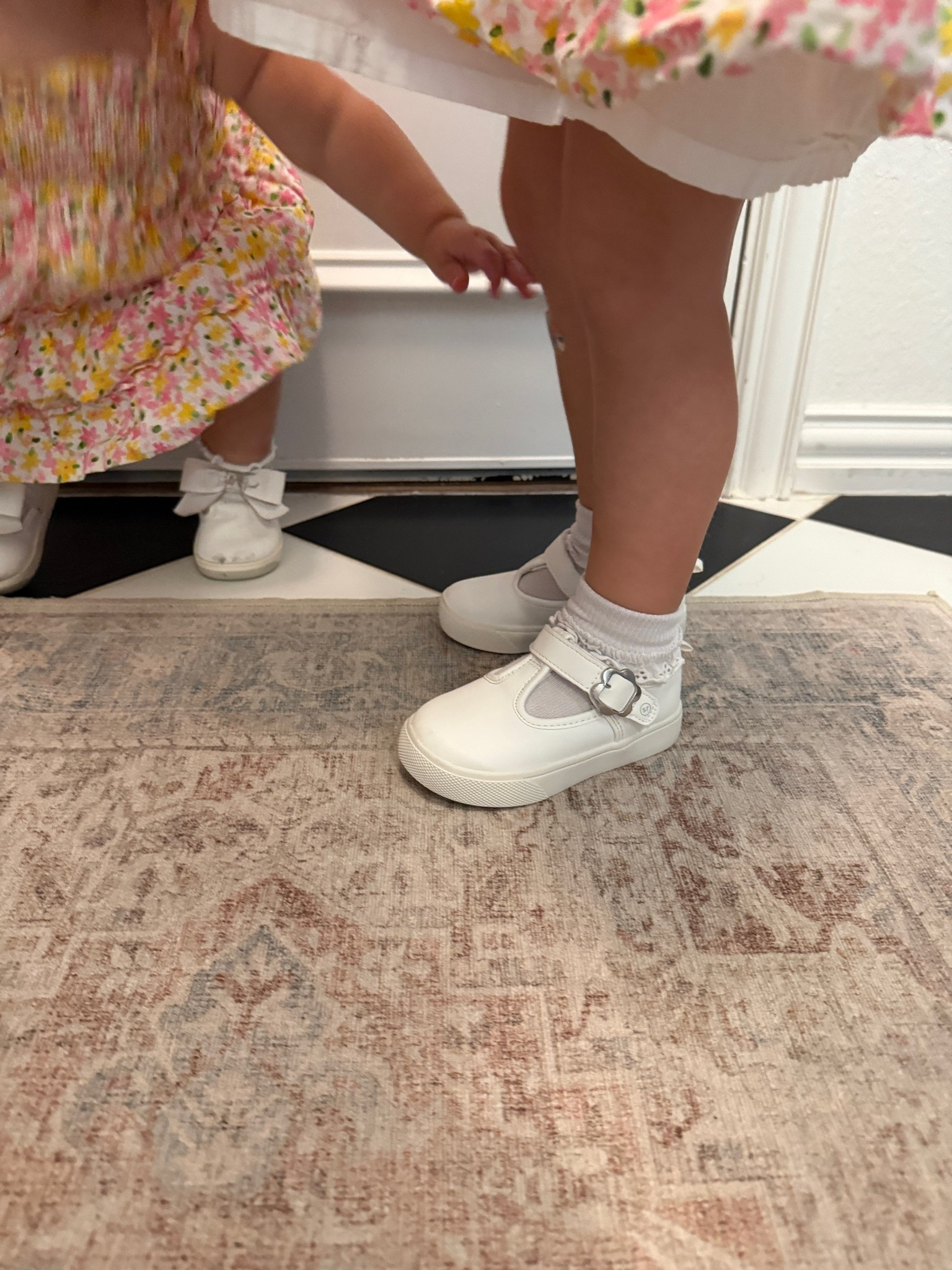 The clean fit of the white sneakers makes every step feel steady. #LTKdayinmylife

#LTKdayinmylife