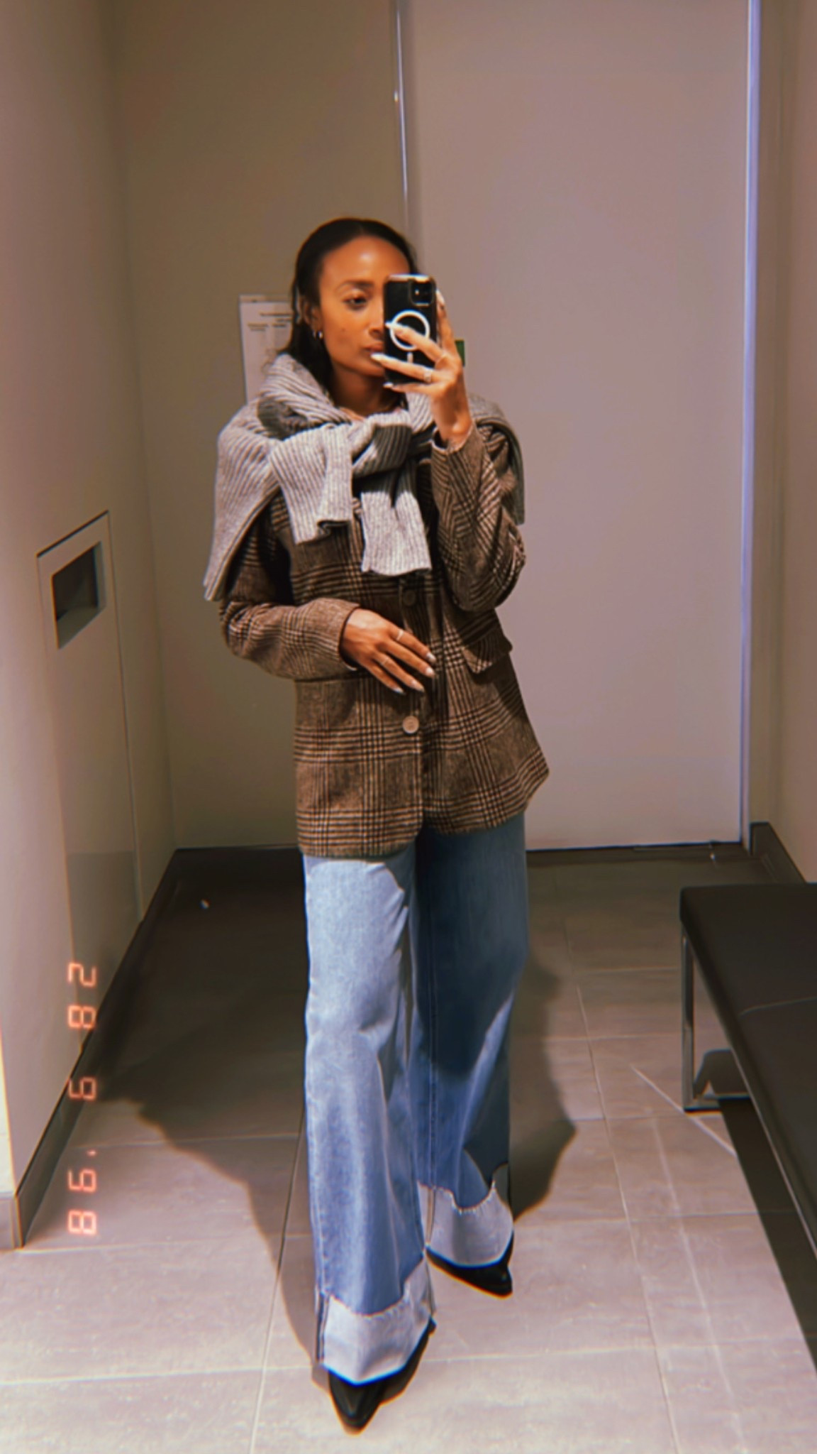 Clearing through drafts! One of my favorite easy offices looks of the year 🤎