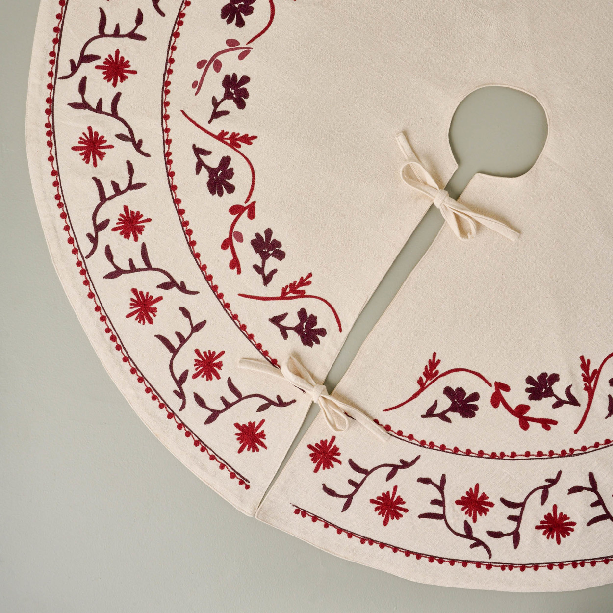 Embroidered Amaryllis Tree Skirt | Magnolia