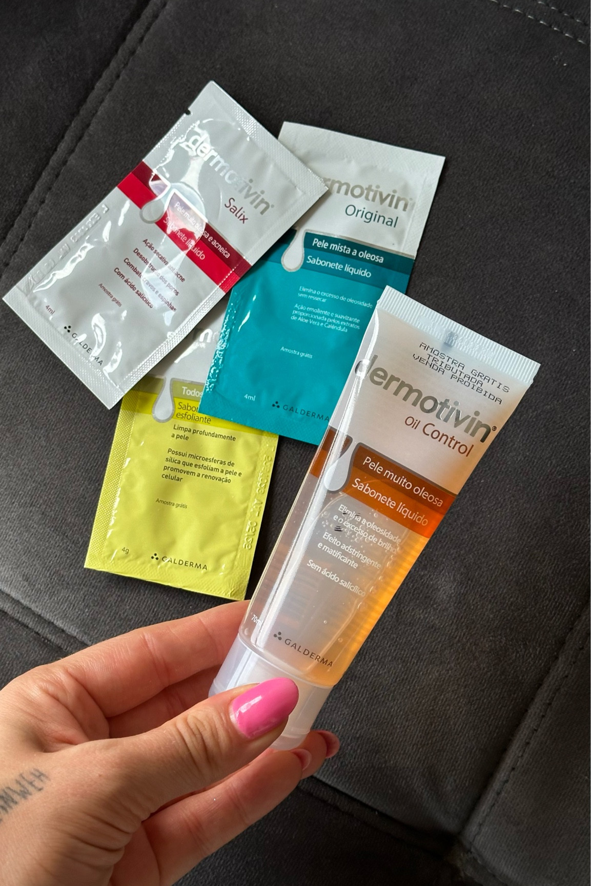 Sabonete líquido facial para pele muito oleosa. Com agentes refrescantes e efeito adstringente, Dermotivin Oil Control controla a oleosidade e o excesso de brilho.

O Sabonete Líquido Dermotivin Oil Control possui fórmula que promove uma higienização eficiente da pele oleosa. Após o uso, a pele fica imediatamente limpa com sensação de frescor.