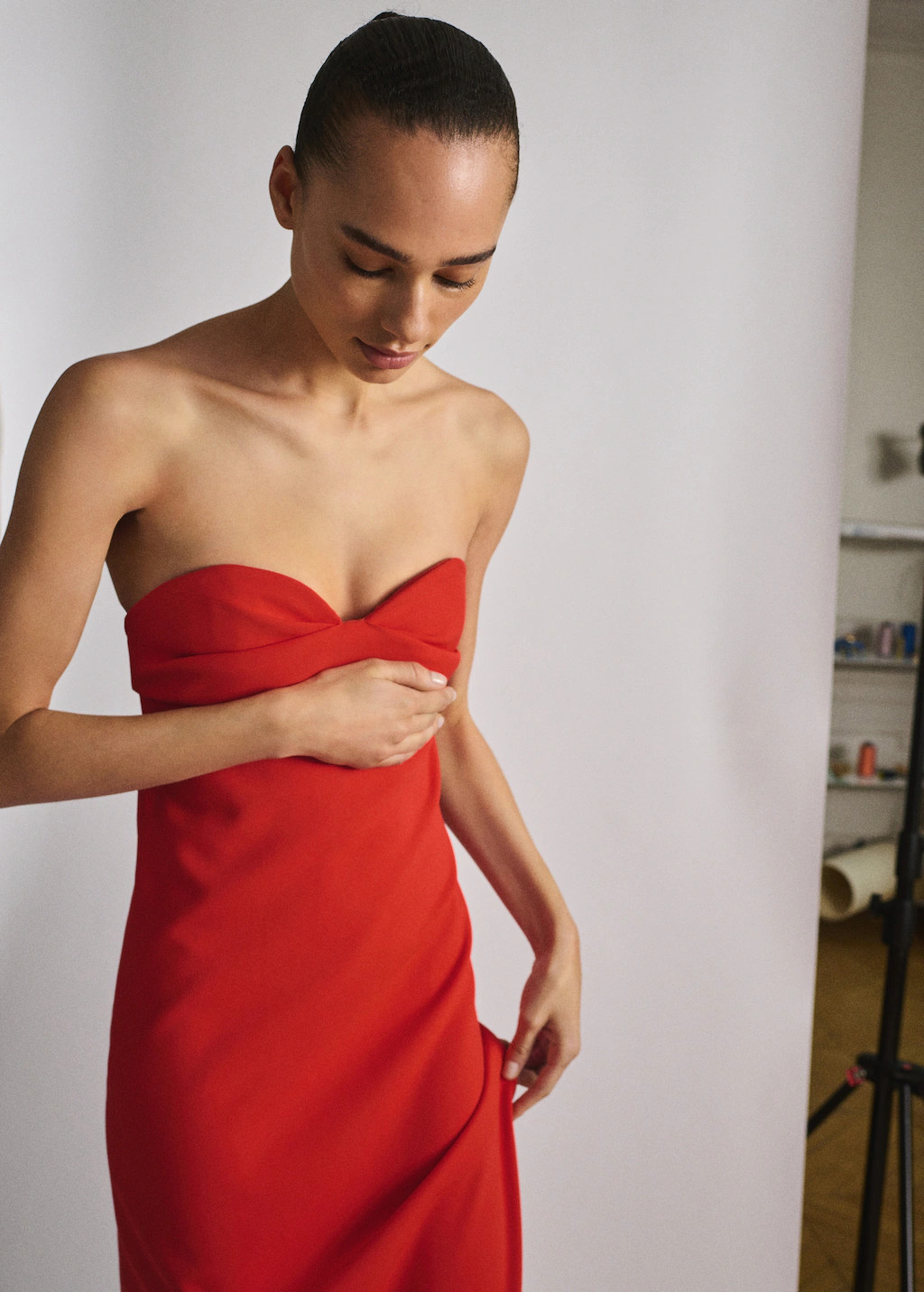 Strapless dress with sweetheart neckline | Mango EU