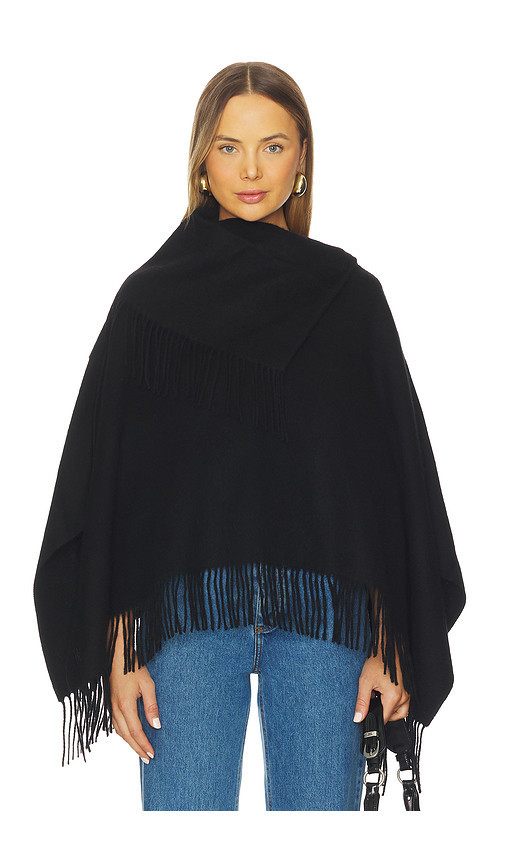 By Malene Birger Turtma Poncho en Noir. Taille all. | Revolve Clothing (Global)