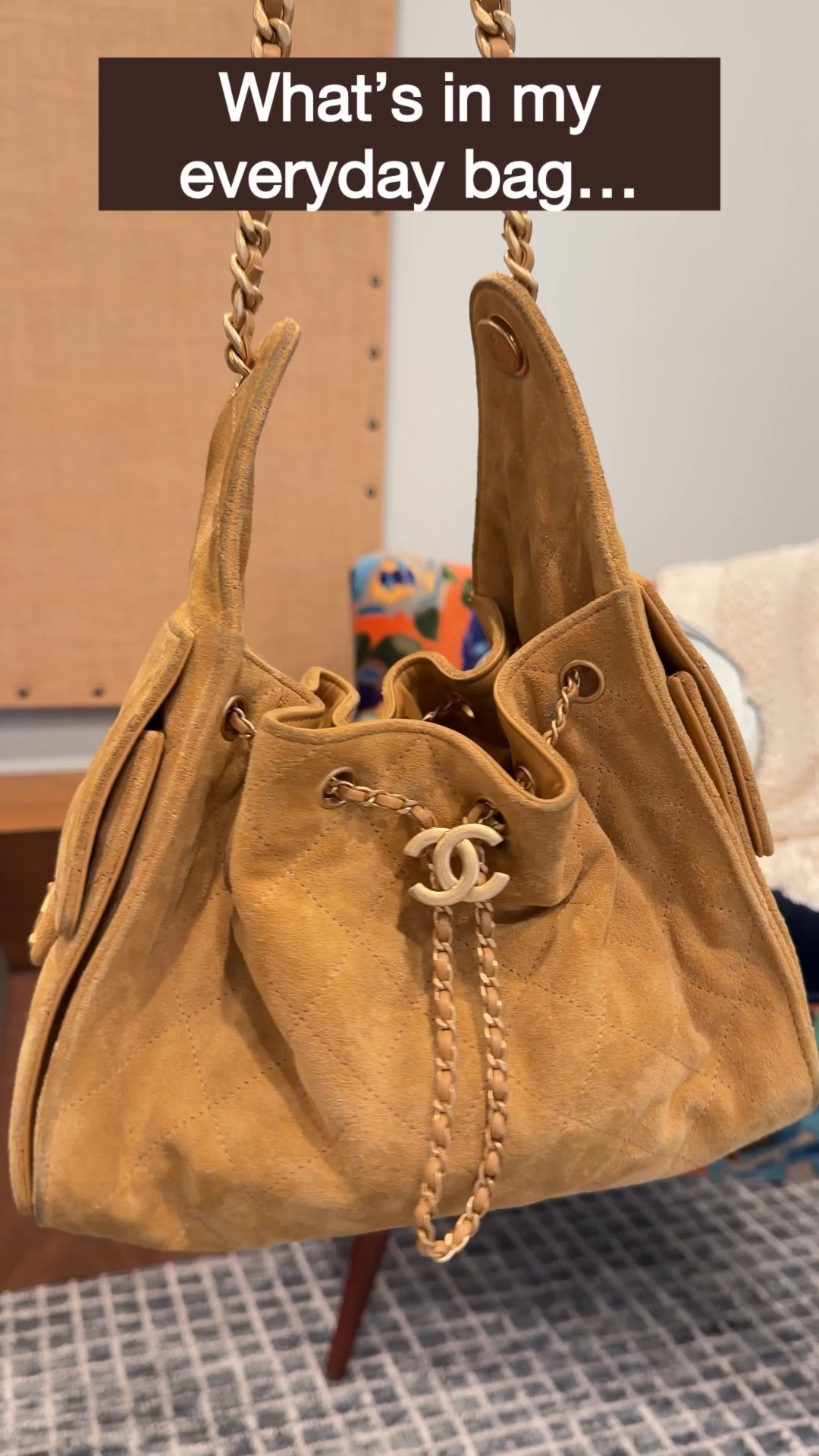 What’s in my everyday bag 👜

A peek inside my everyday bag. I’m currently carrying the Chanel 25 small in suede and I absolutely love the look of it. If I purchased another one though, I would probably choose leather since the suede does get dirty pretty easily.

Inside I keep the essentials that get me through the day:
• Chanel lip gloss in Rouge Coco
• Winky Lux Espresso ’Tini
• Jane Iredale Lip Balm with SPF
• Touchland hand sanitizer
• AirPods
• Eye drops
• Wallet
• Sunglasses
• Car keys
• My Casely phone with a Grippy

Everything I use daily and nothing I don’t. Simple, practical, and always in reach. ✨

#LTKootd #LTKgrwm #LTKdayinmylife