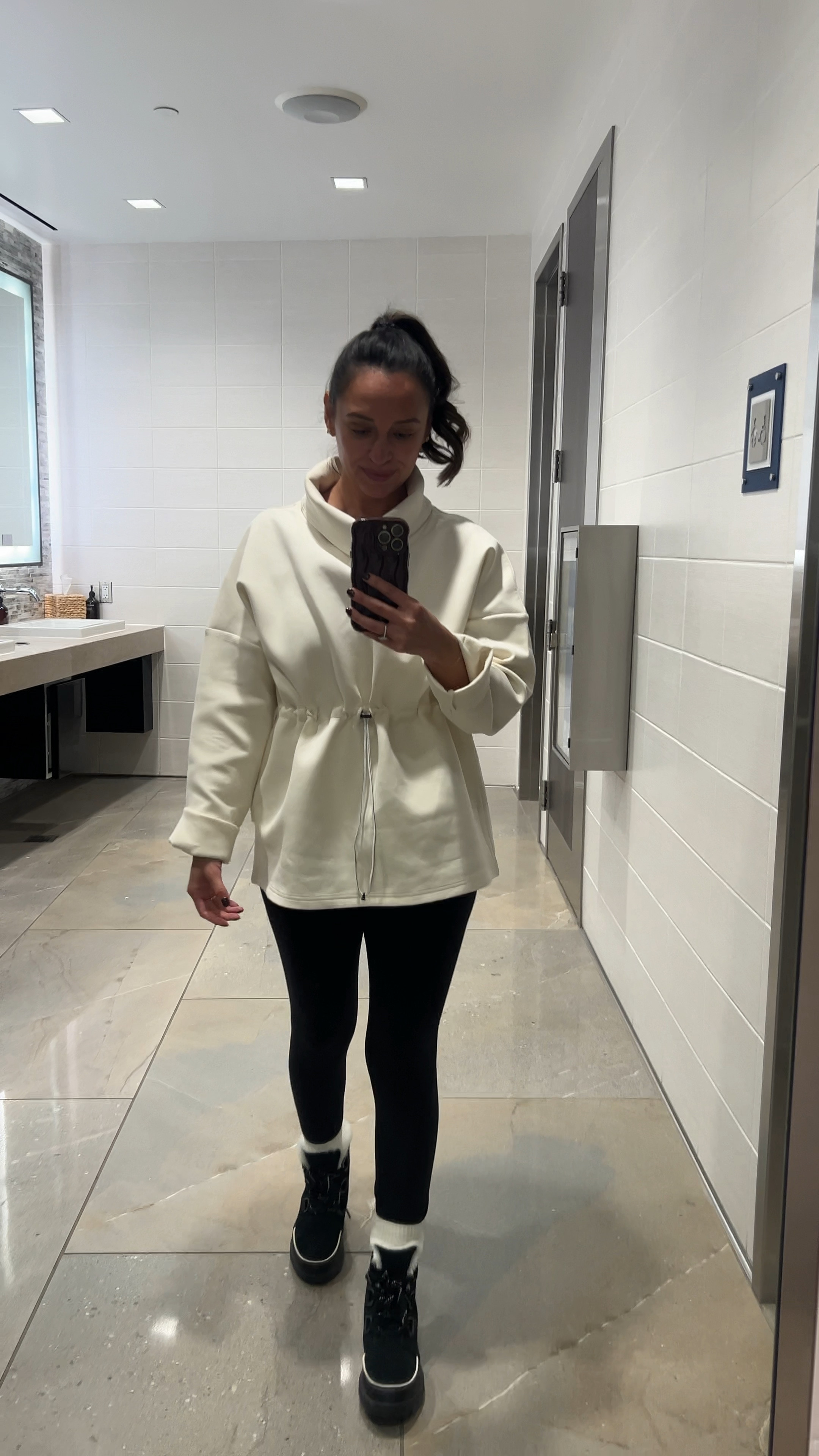 Winter airport outfit look! 
Varley outfit 
Comfy and casual 

#LTKTravel #LTKootd #LTKFindsUnder100