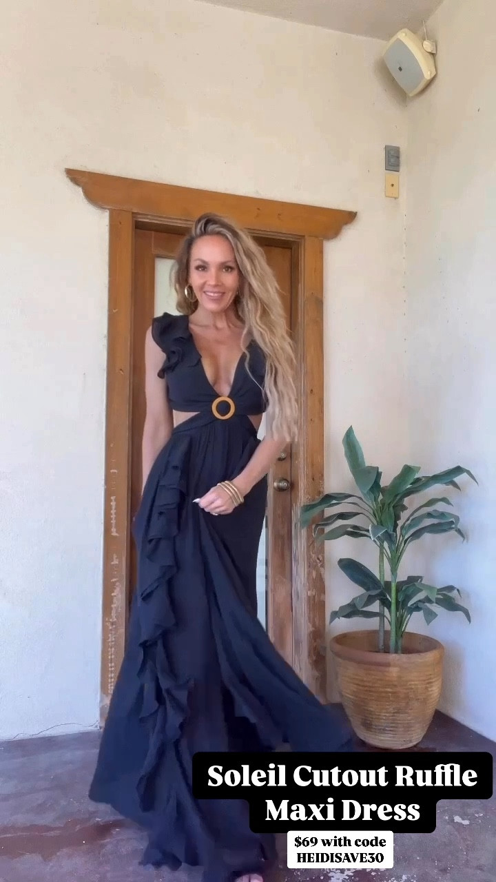 Vici Vaction Must Haves!!
•
#maxidress #beachdress #vacationdress #beachmaxidress #blackdress #vacationlooks #vacationoutfits #maxidress #vici #vicidress #fashionover40 #affordablefashion 

#LTKFindsUnder100 #LTKStyleTip #LTKOver40