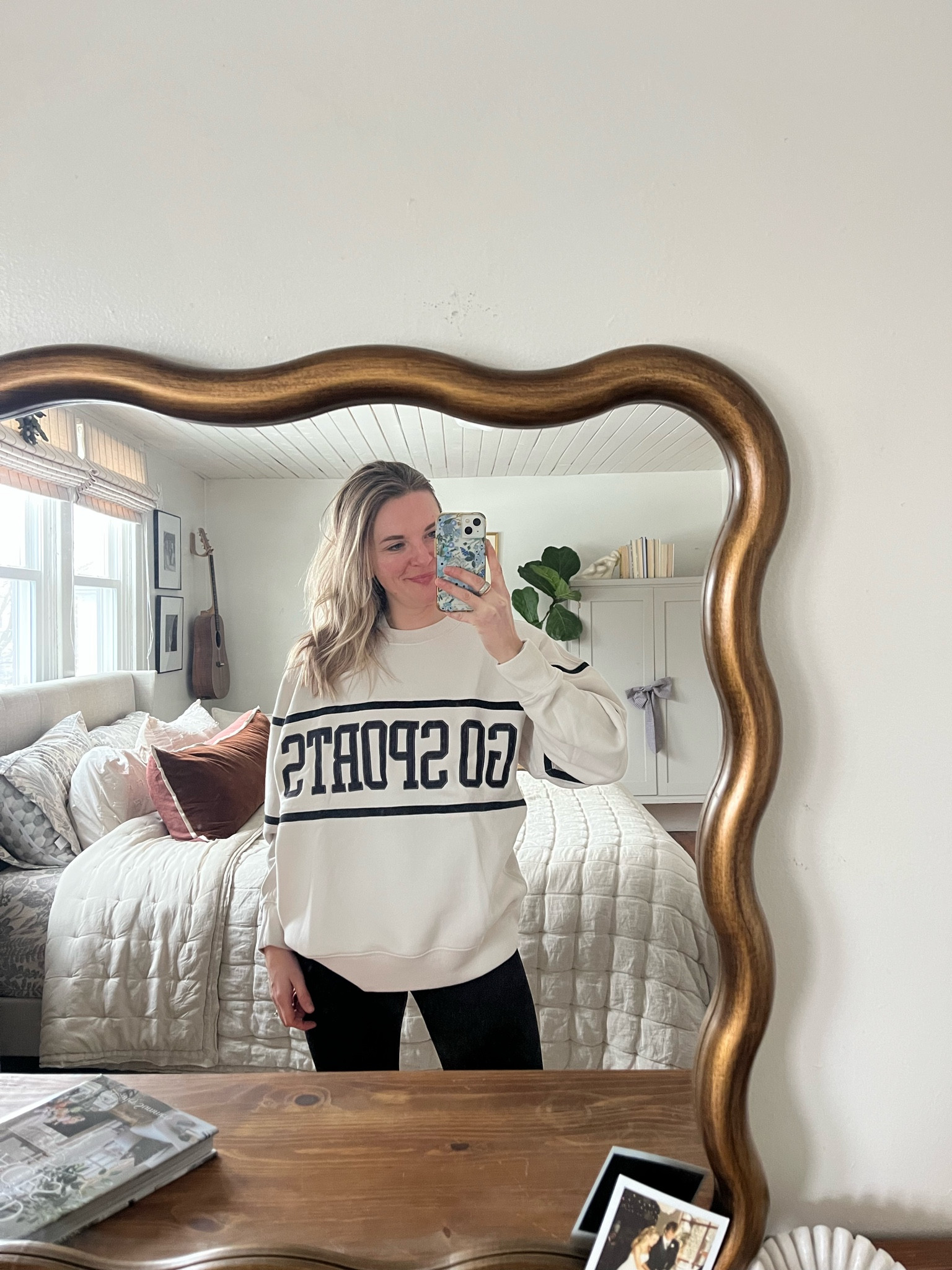 Ultimate all things sports sweatshirt
Wearing a M