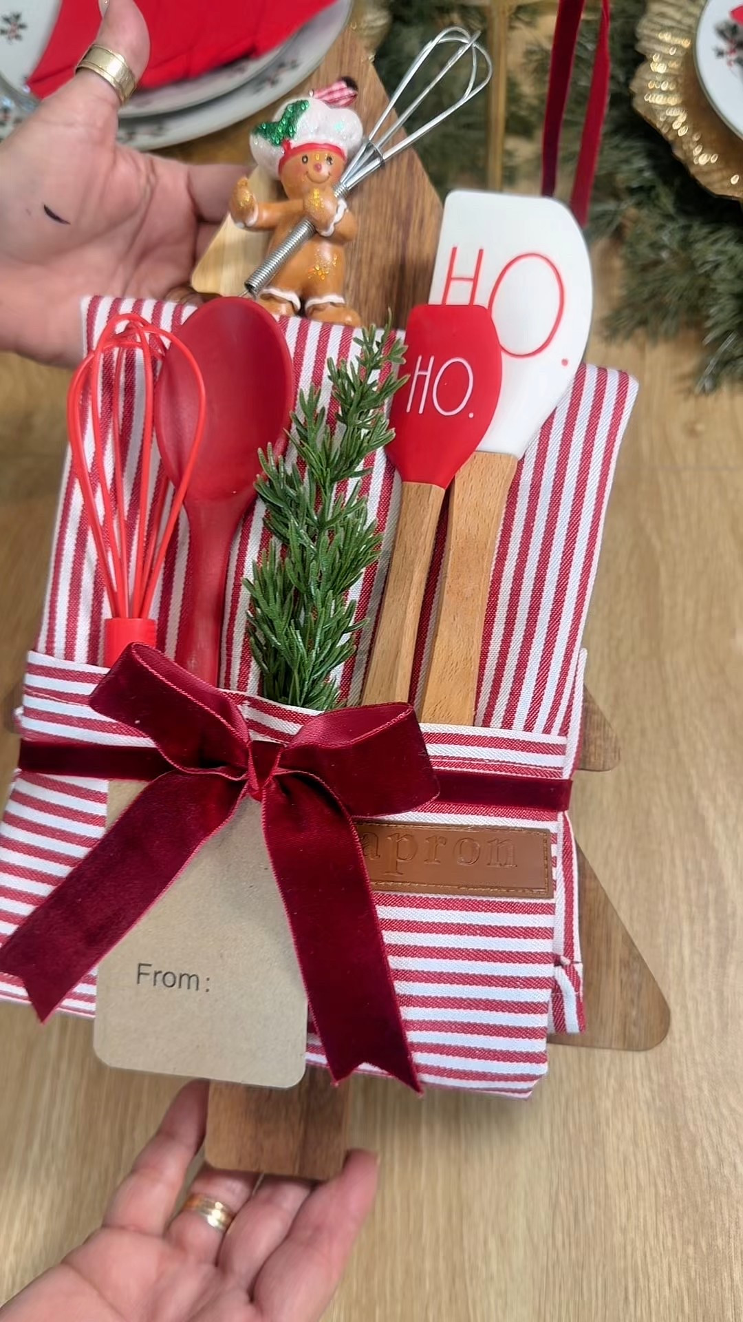 Ideas para detalles esta navidad 🎄 este es para cualquier amante a la cocina 🫶🏻 comenta si te gustó… te leo en los comentarios 🙌🏻
#giftshop #gifideas #regalos #detalles #navidad

#LTKHoliday #LTKGiftGuide