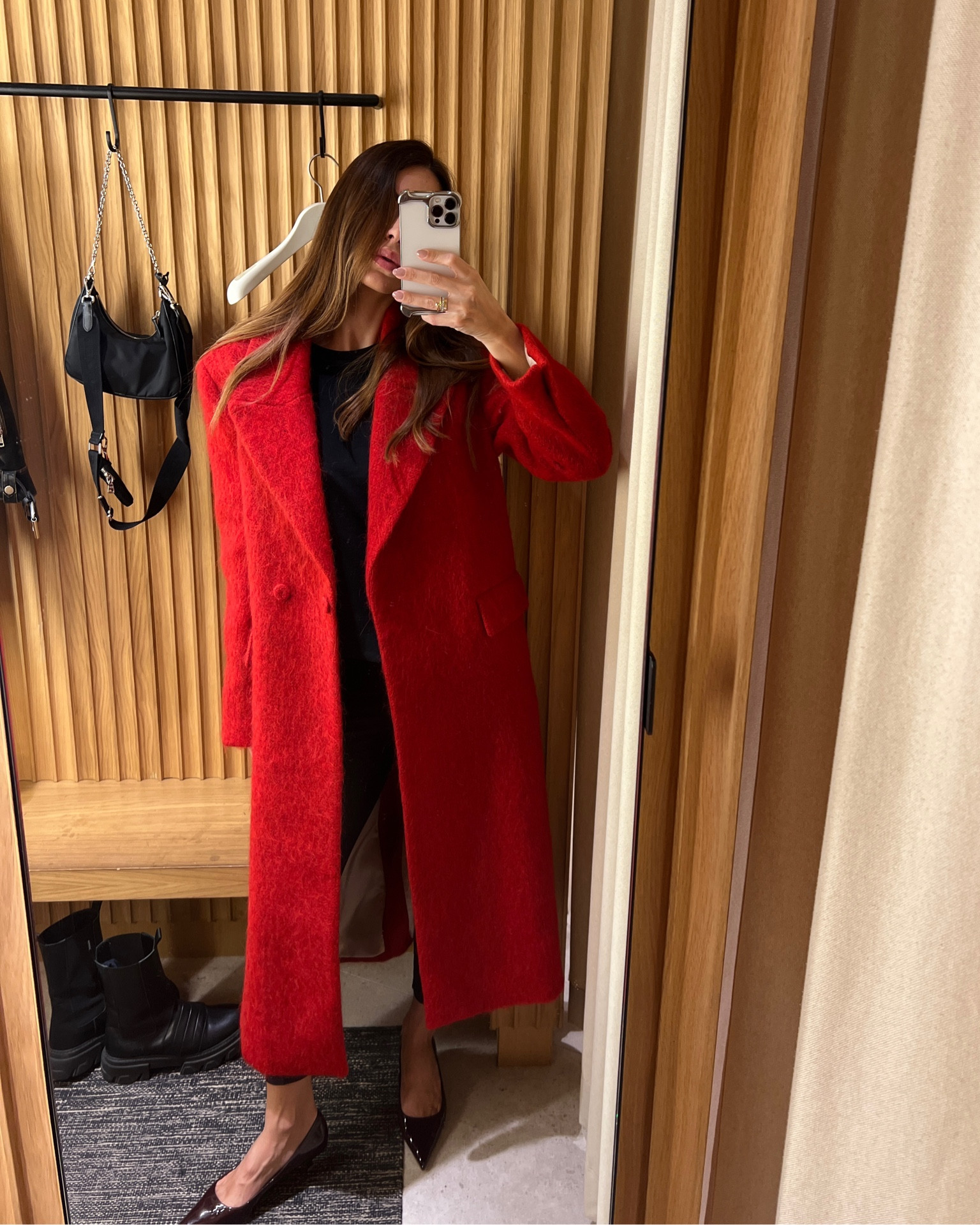 Pop of red 

#LTKSeasonal #LTKeurope #LTKHolidaySale