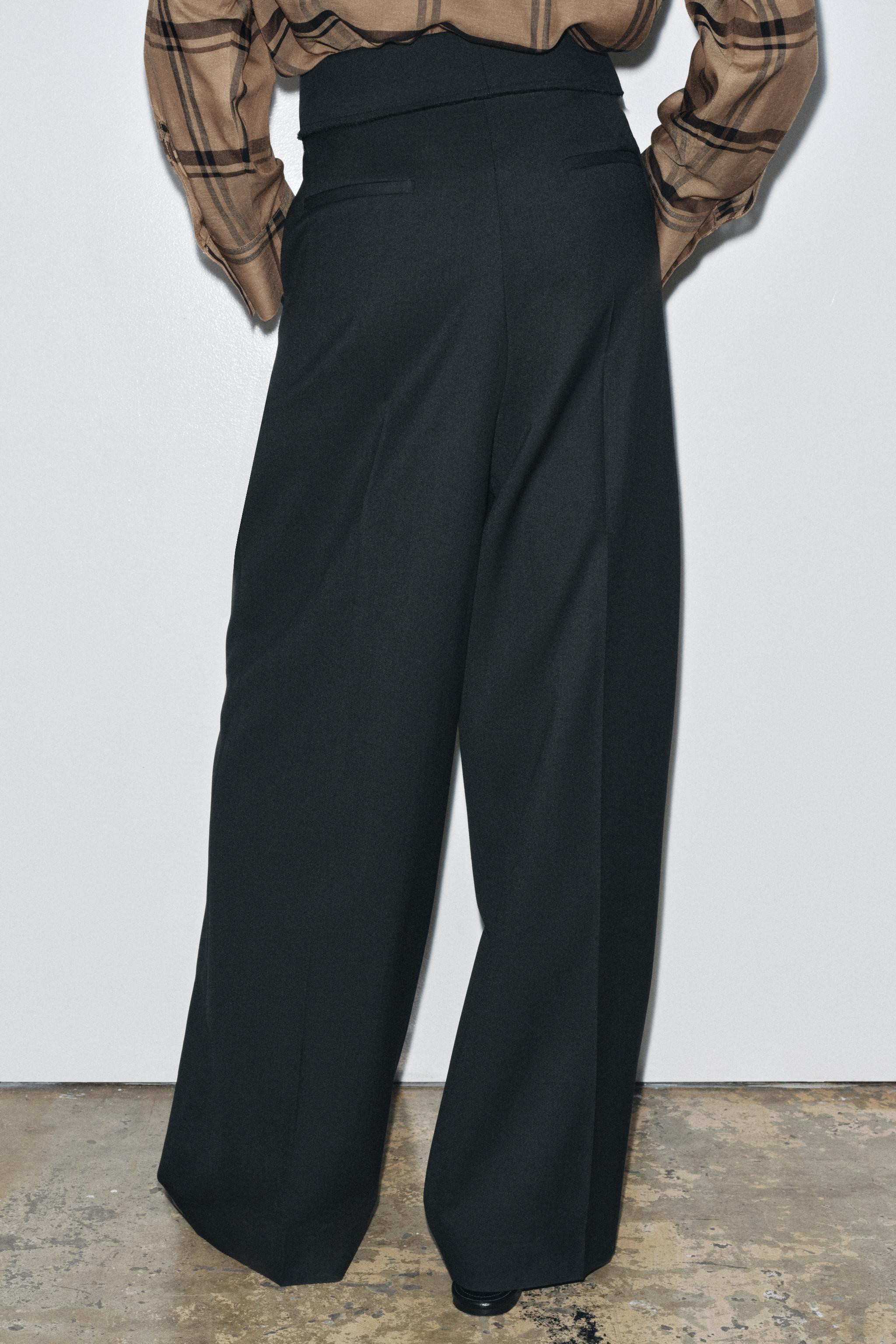 ZW COLLECTION WOOL TROUSERS WITH TURN-UP WAIST | Zara UK