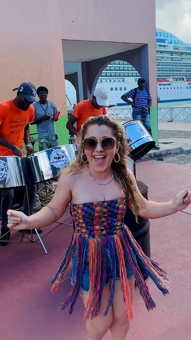 When the atmosphere is as fun as the outfit!💙

#LTKSpringSale #LTKootd #LTKPetite