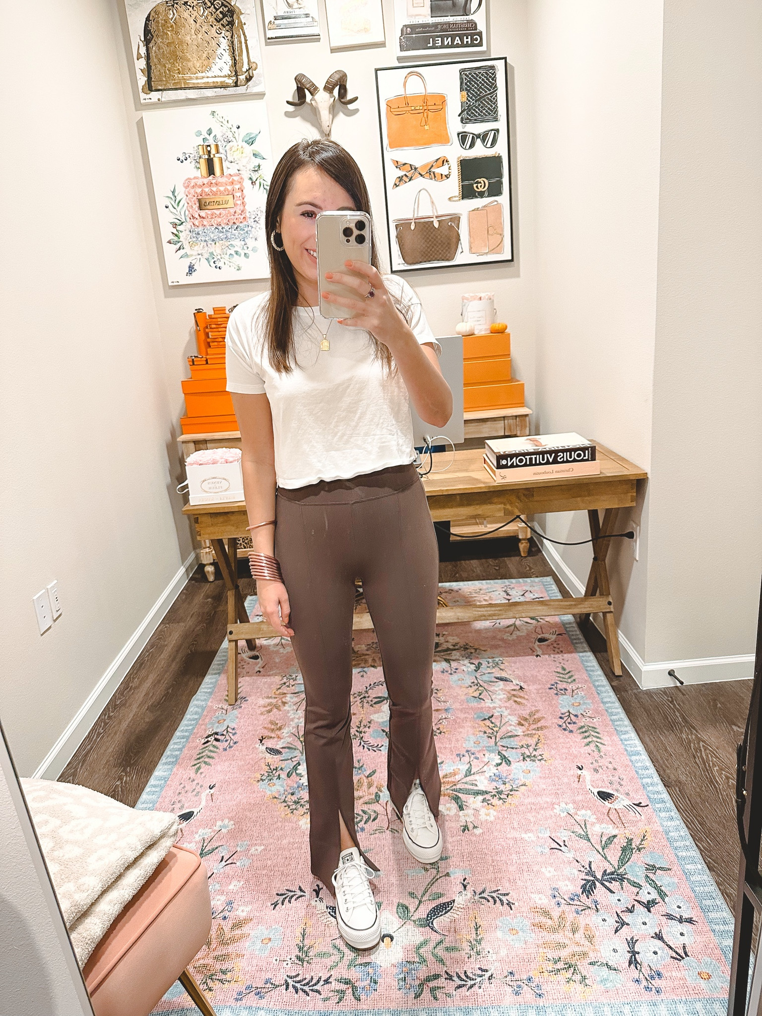 Alo split hem flares - size xs



#LTKunder100 #LTKSeasonal #LTKfit