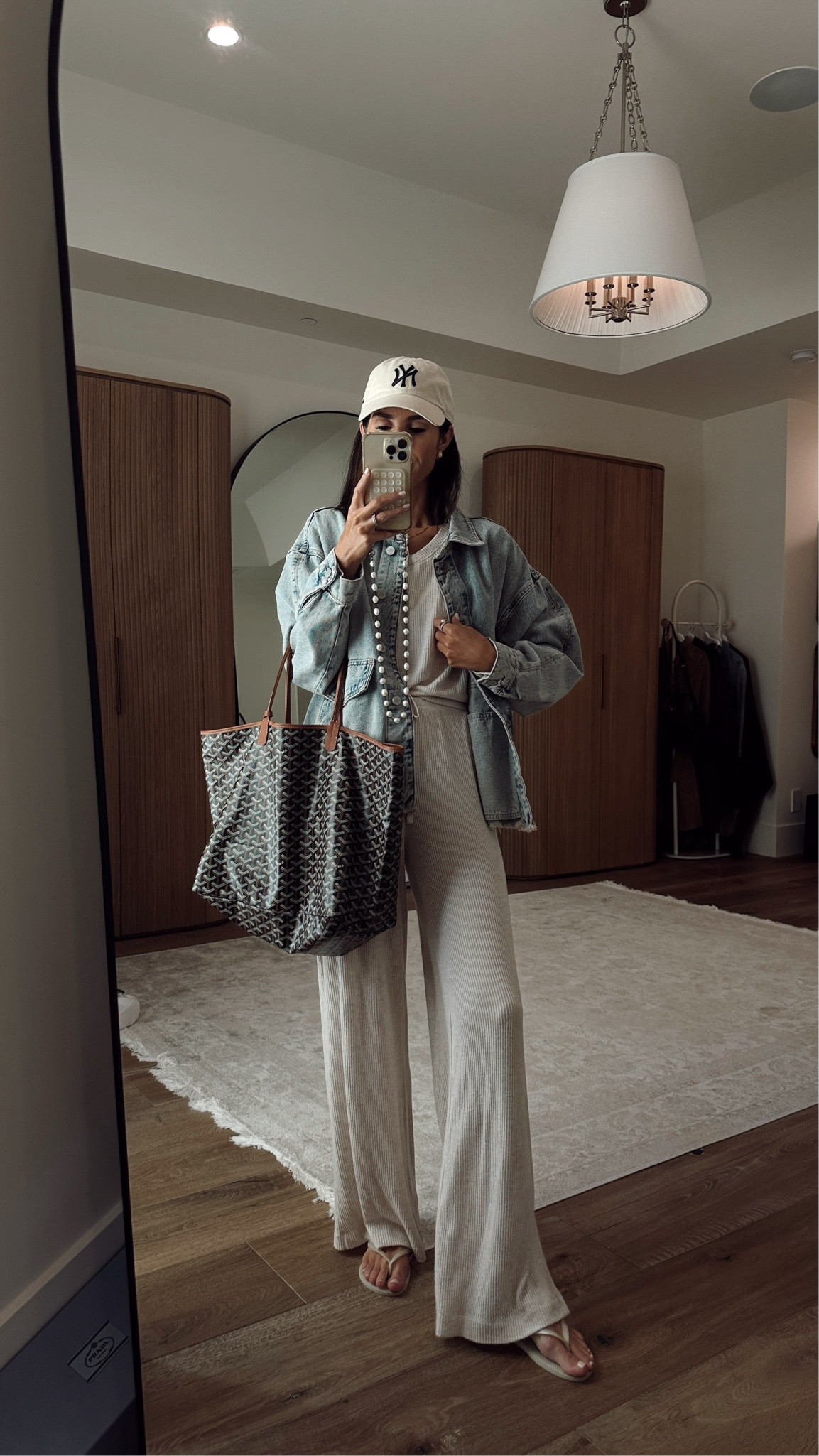 SCHOOL DROP OFF 
#stylinbyaylin #aylin

#LTKStyleTip #LTKFindsUnder100 #LTKSeasonal